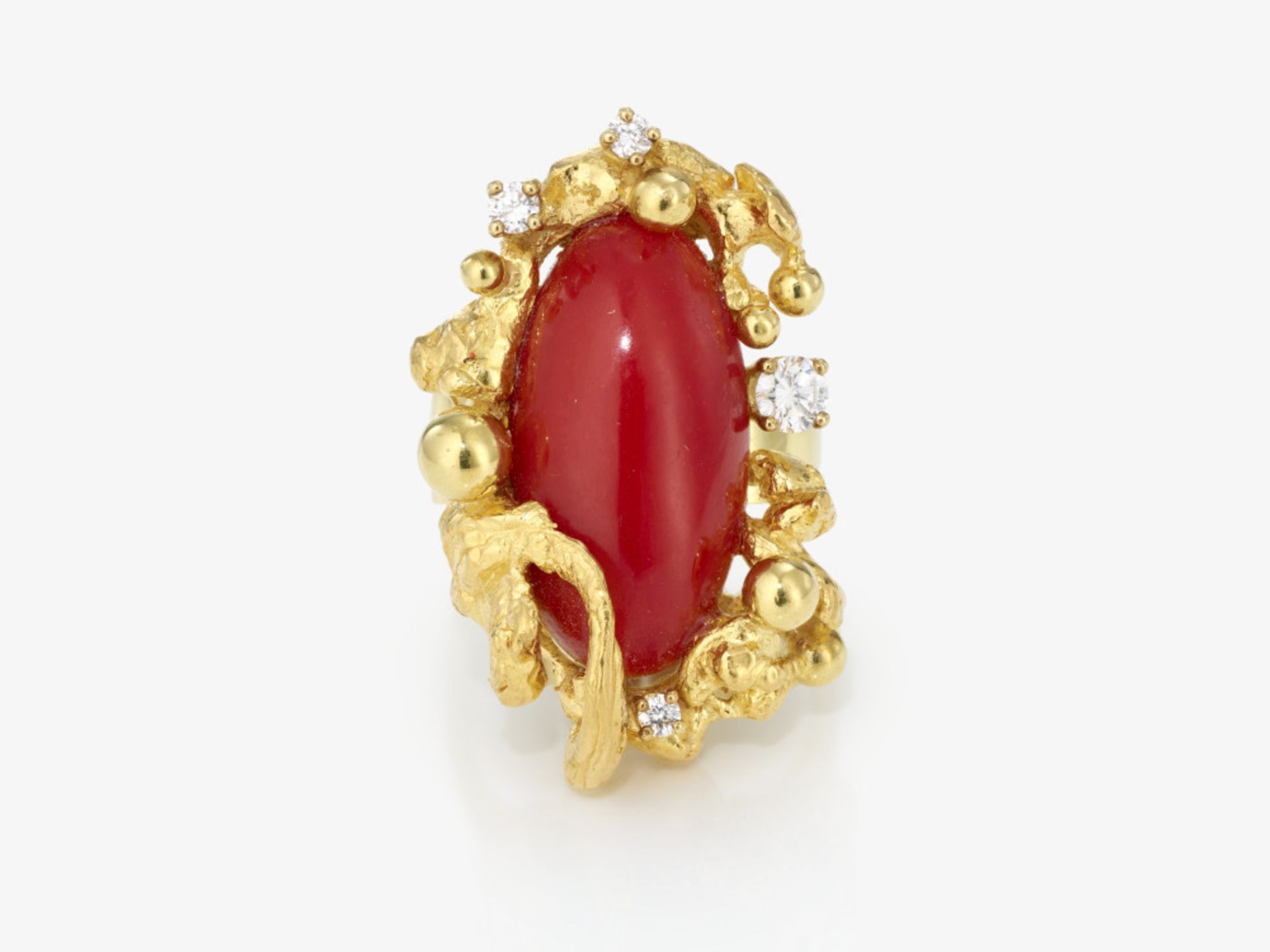 A ring with a Sardinian coral and brilliant-cut diamonds - Nuremberg, Juwelier SCHOTT - Image 2 of 2