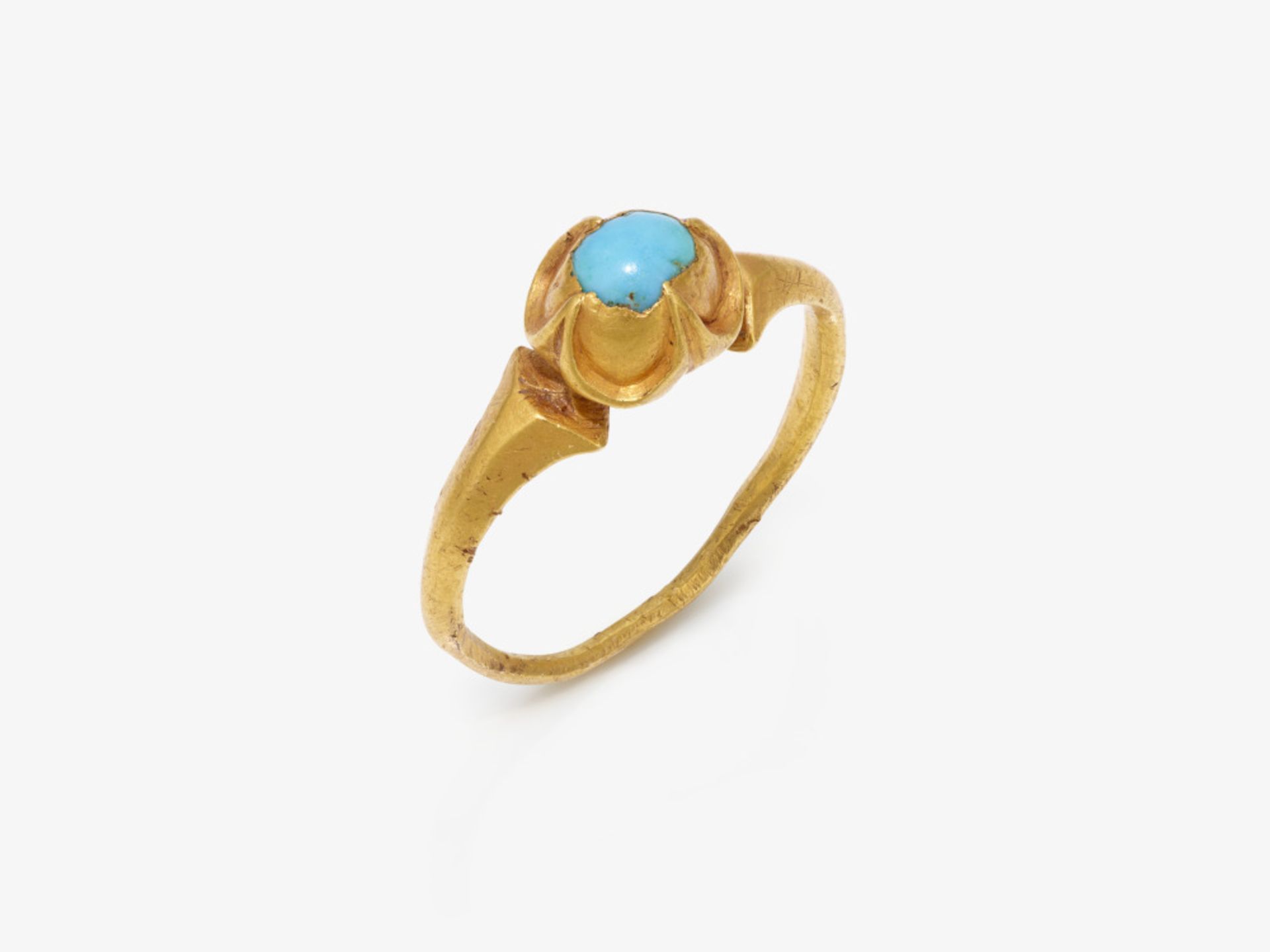 A ring with a turquoise cabochon - Probably 3rd quarter of the 16th century