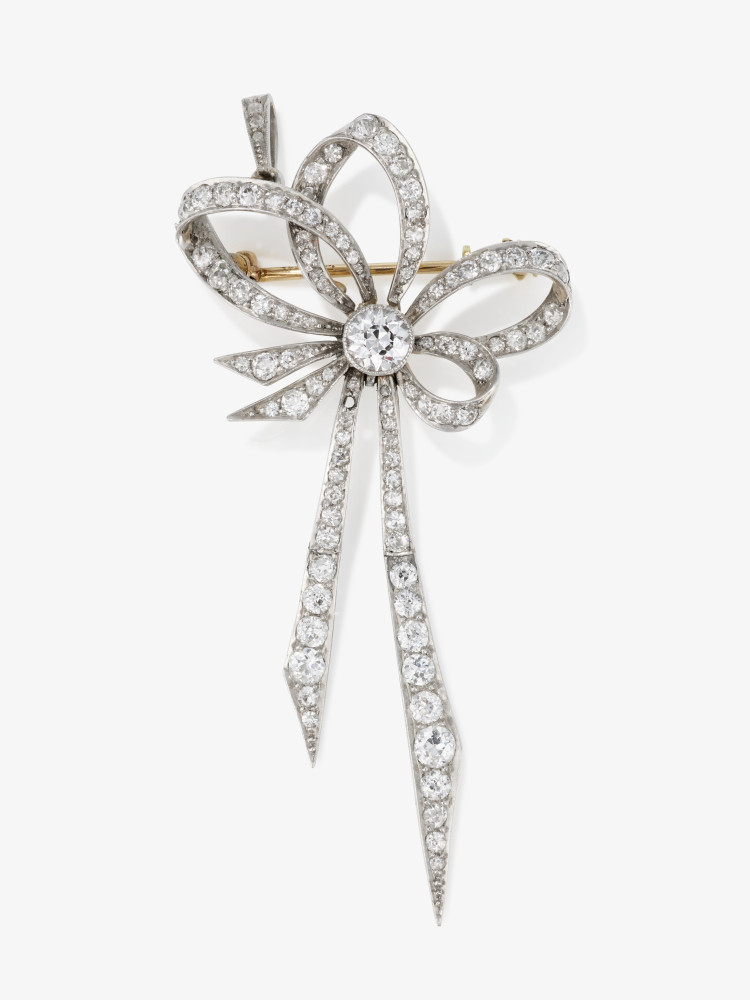 A bow-shaped brooch - Germany, circa 1920