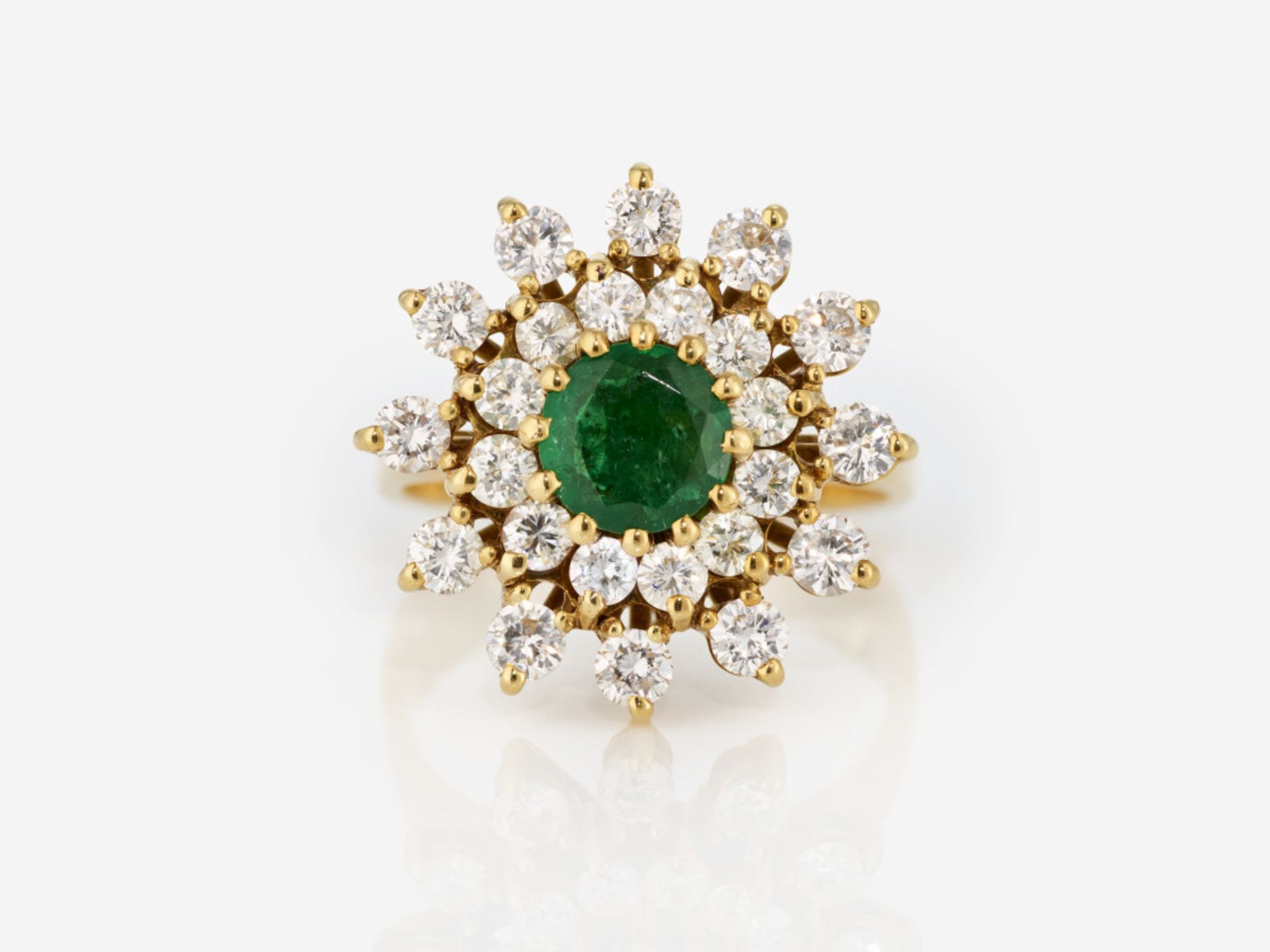 A double entourage ring with emerald and brilliant-cut diamonds - Germany, 1970s - Image 2 of 2