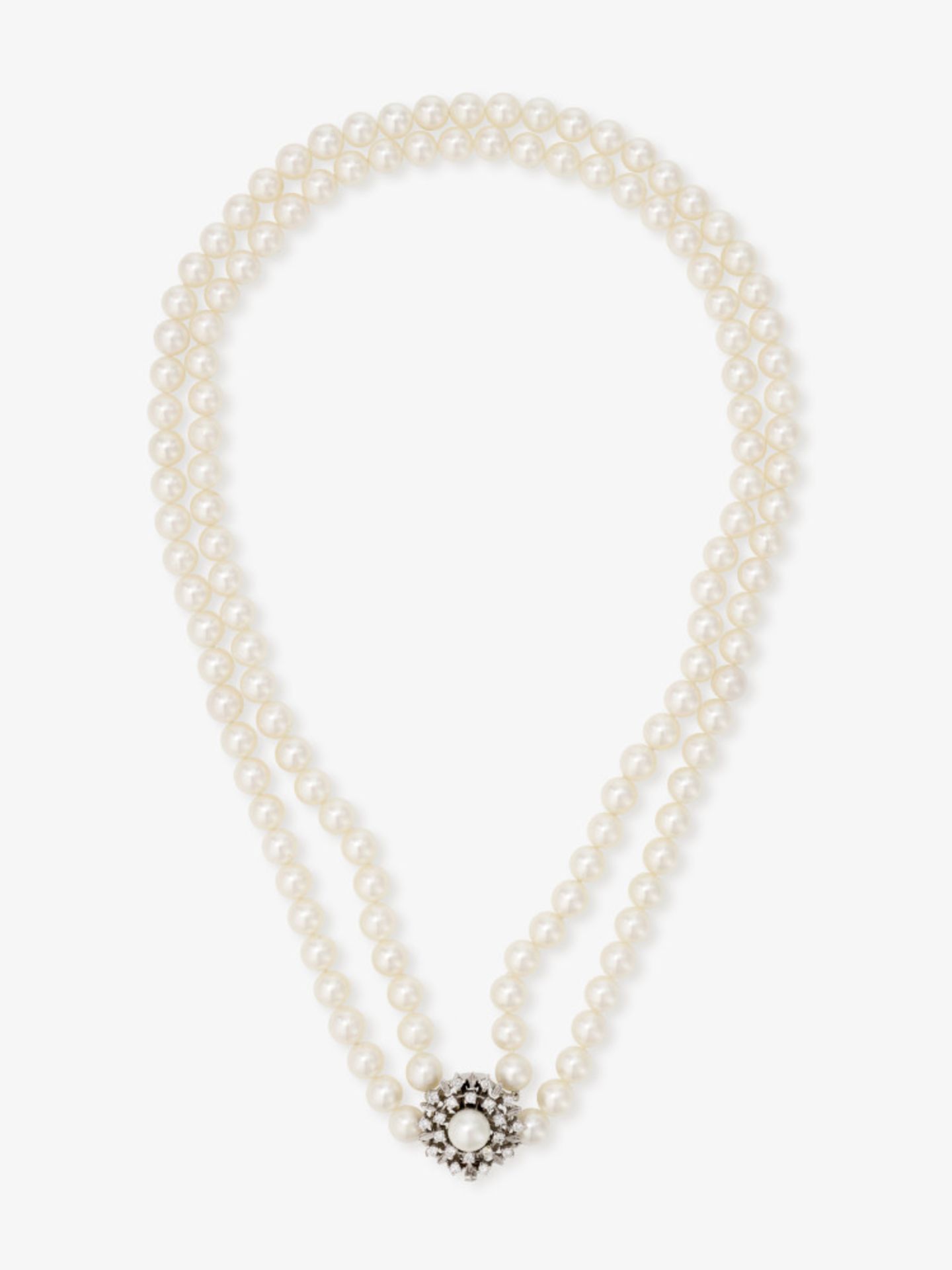 A 2-strand Akoya cultured pearl necklace with brilliant-cut diamond clasp - Germany, 1960s-1970s - Image 2 of 2