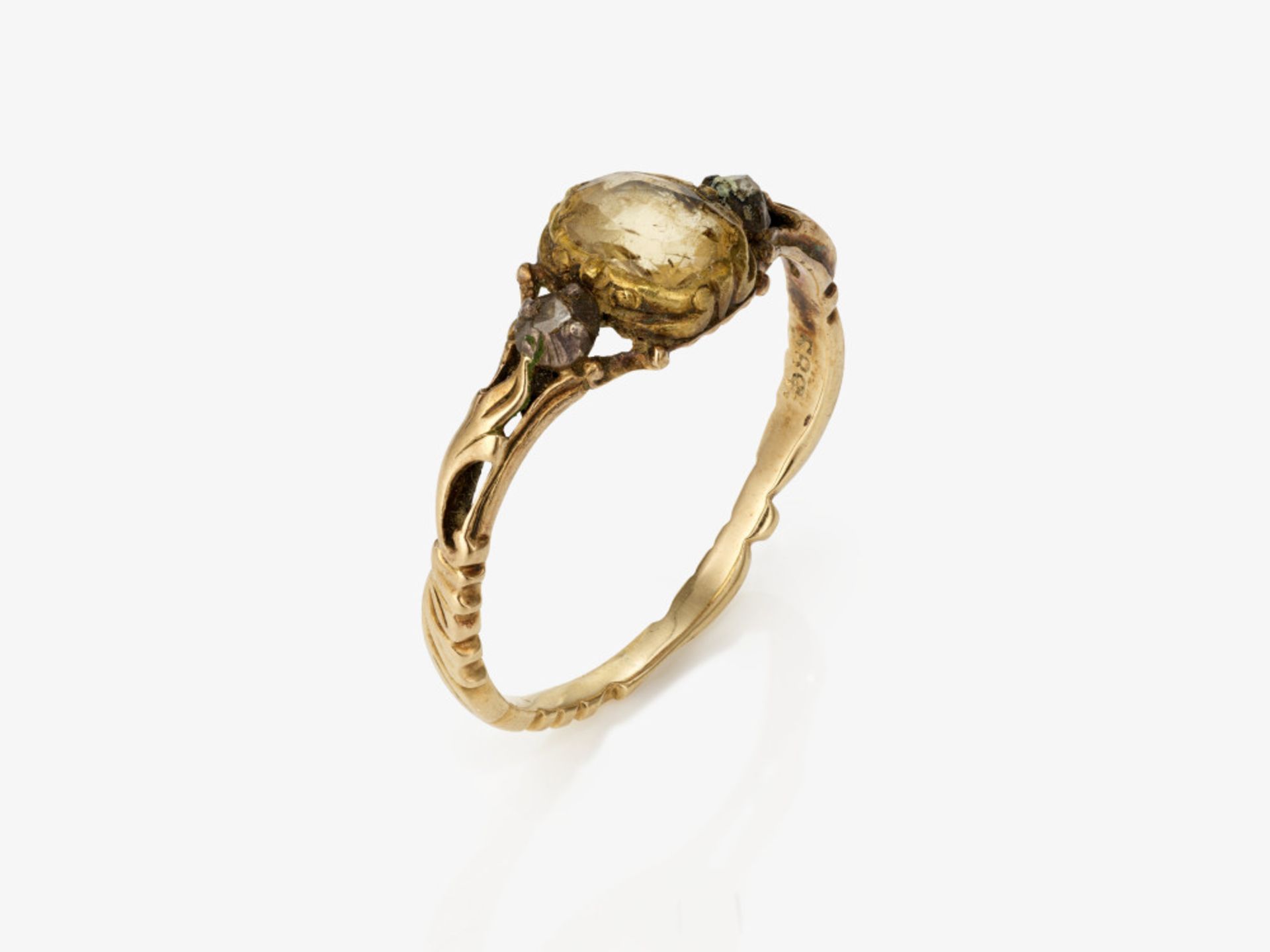 A ring with a yellow topaz and 2 diamonds - West Europe, 1750-1770