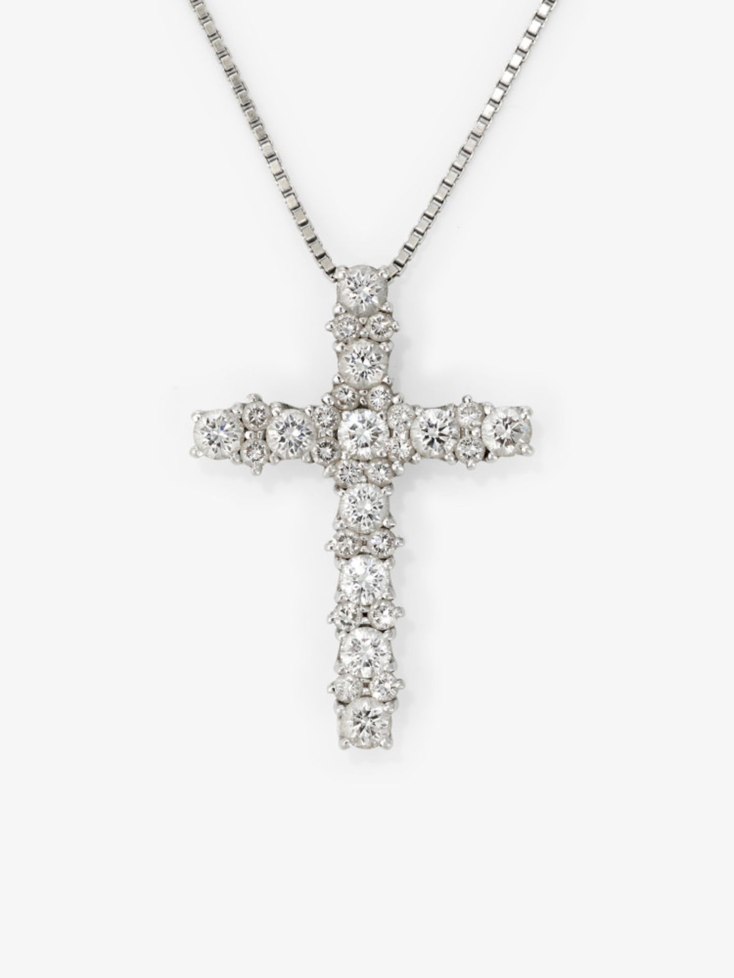 A cross pendant with brilliant-cut diamonds and a fine Venetian necklace - Vienna