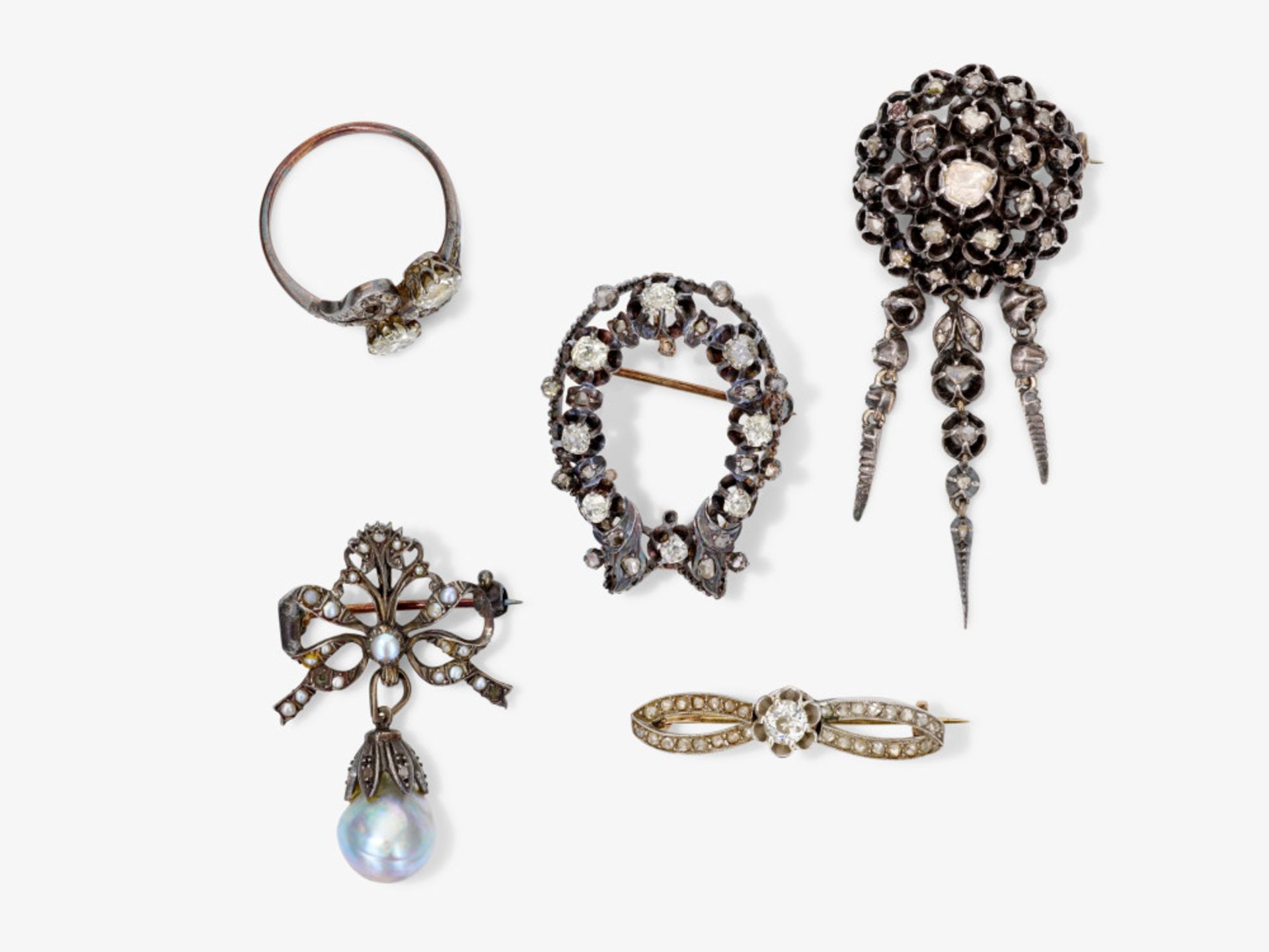 Four brooches and a ring with diamonds and pearls - Germany and Austria, late 19th/early 20th centur