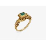 An emerald ring - Probably early 17th century