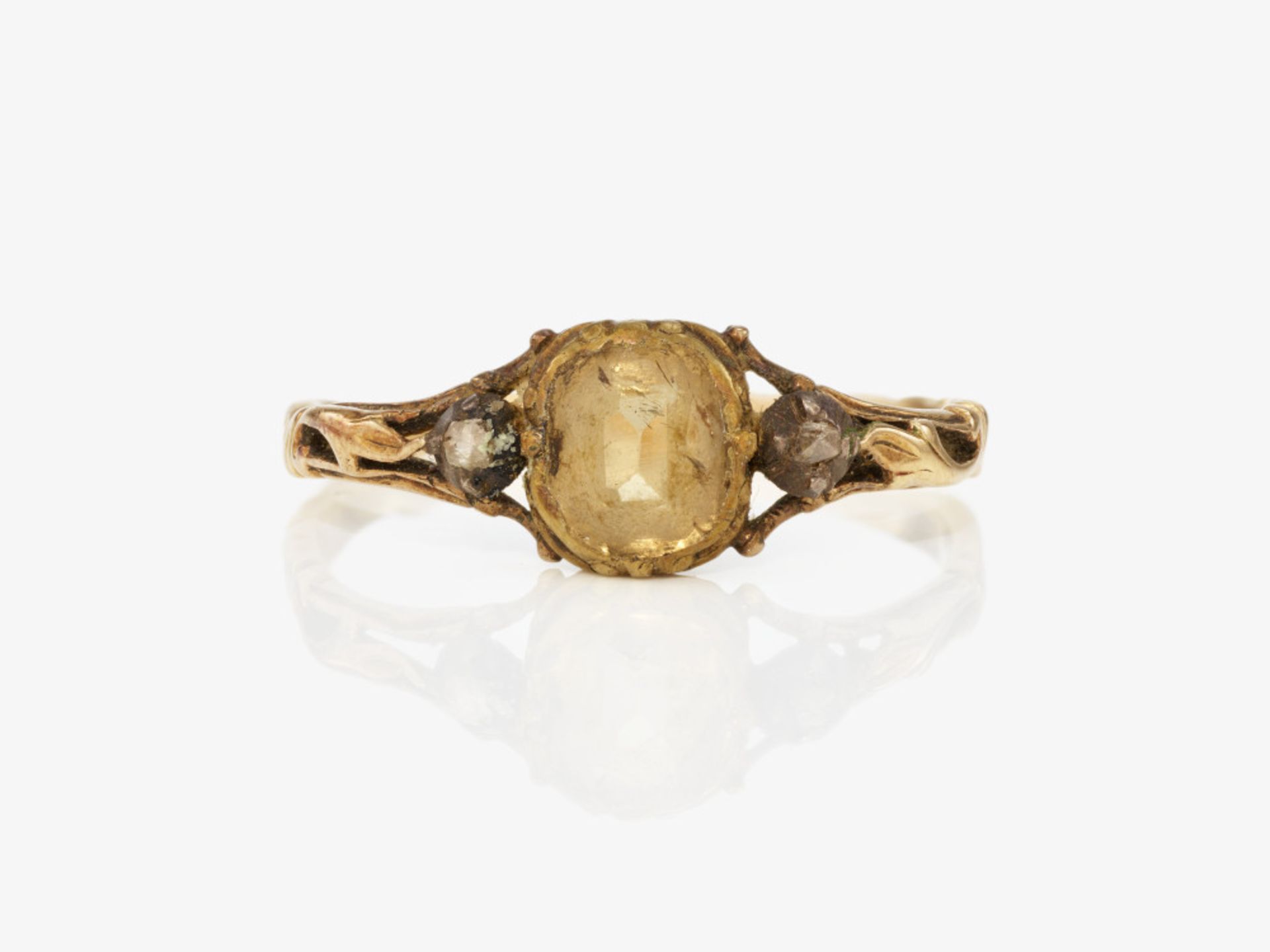 A ring with a yellow topaz and 2 diamonds - West Europe, 1750-1770 - Image 2 of 2
