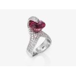 A ring with rubellite and brilliant-cut diamonds - Nuremberg, Juwelier SCHOTT