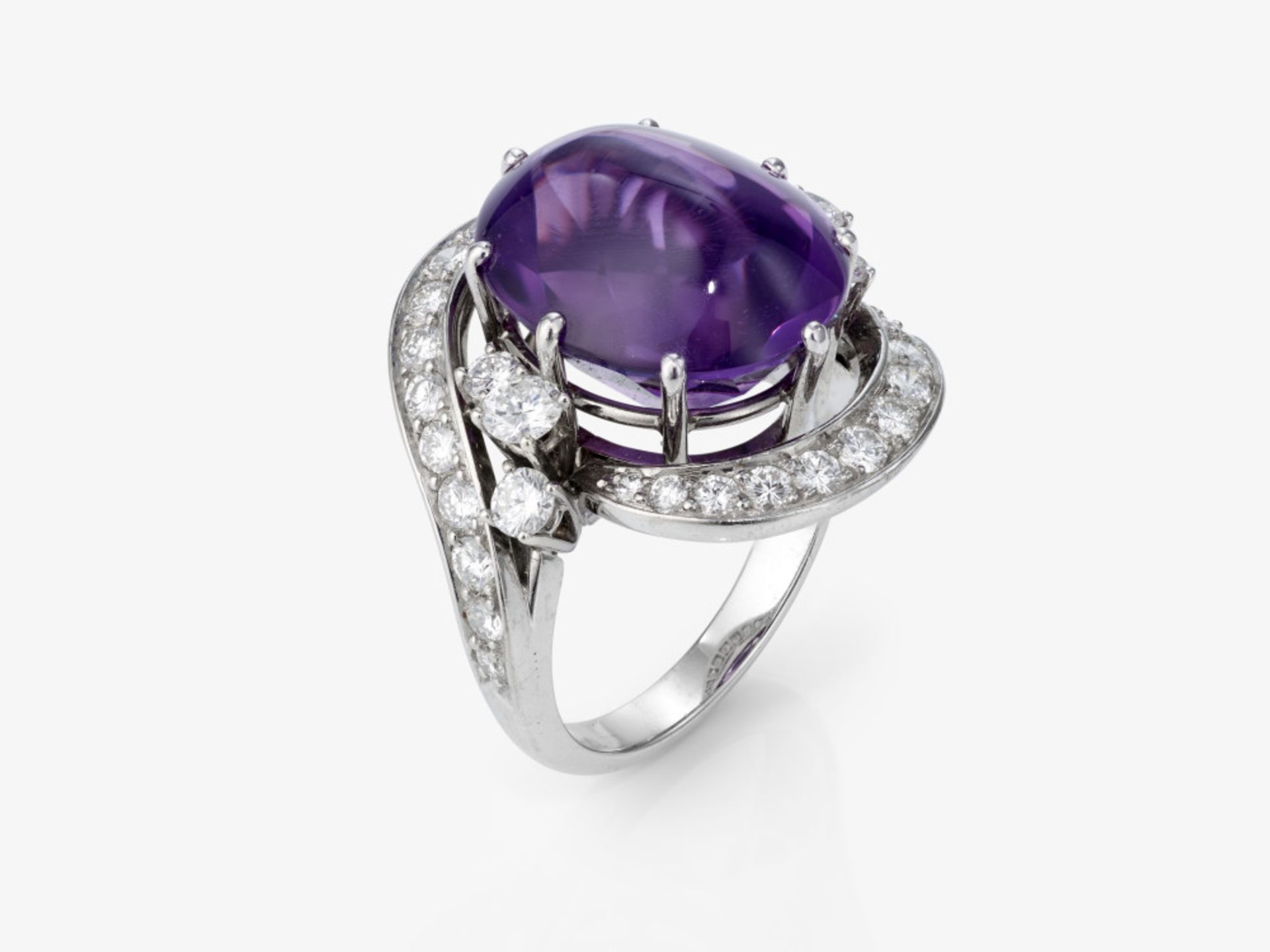 A ring with an amethyst and brilliant-cut diamonds - Germany - Image 2 of 3