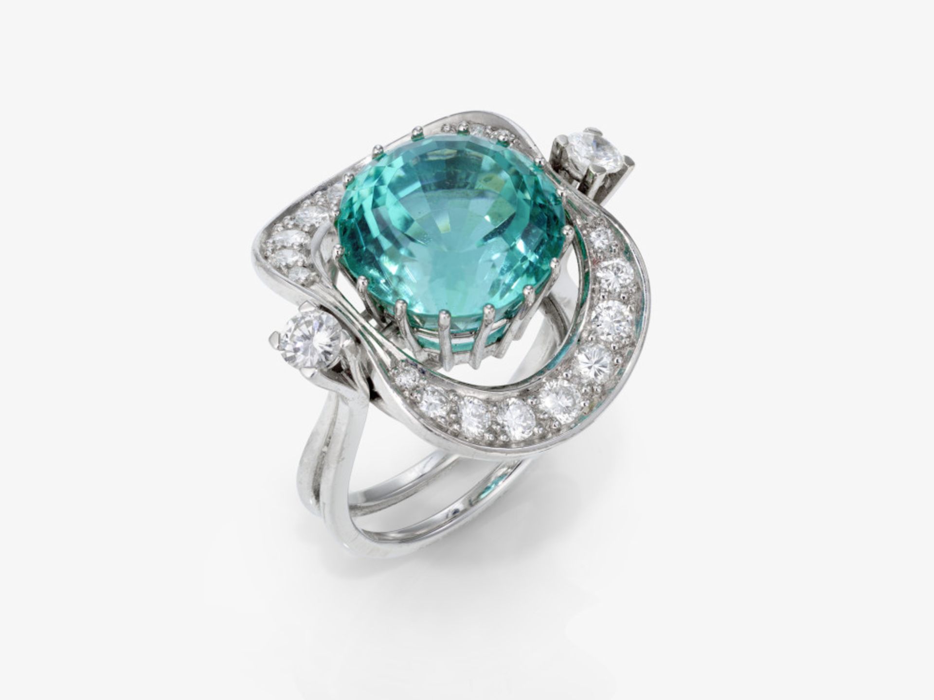 A ring with a Paraiba-coloured tourmaline and brilliant-cut diamonds