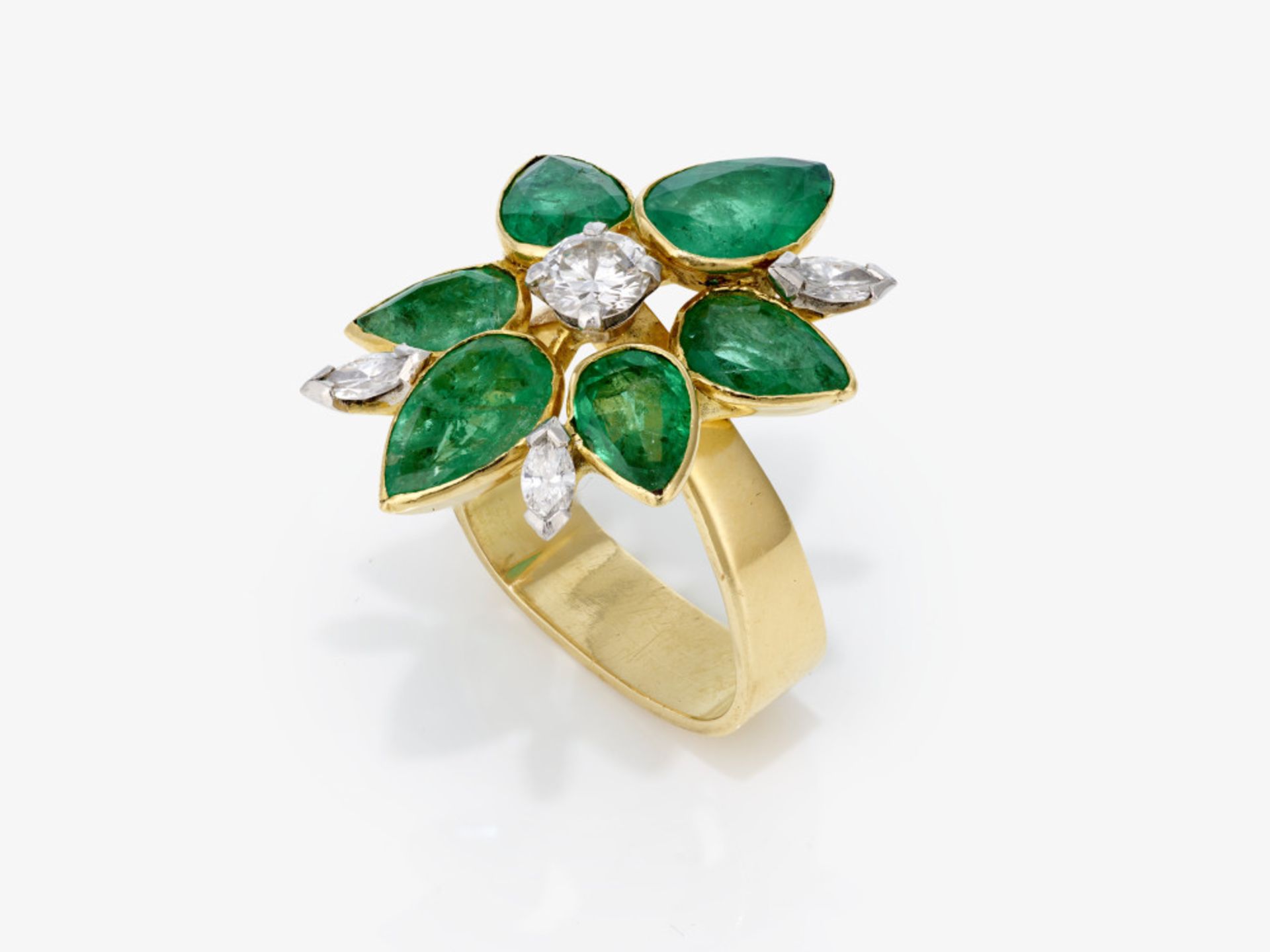 A ring with emeralds and diamonds - London, 1975, GRIMA