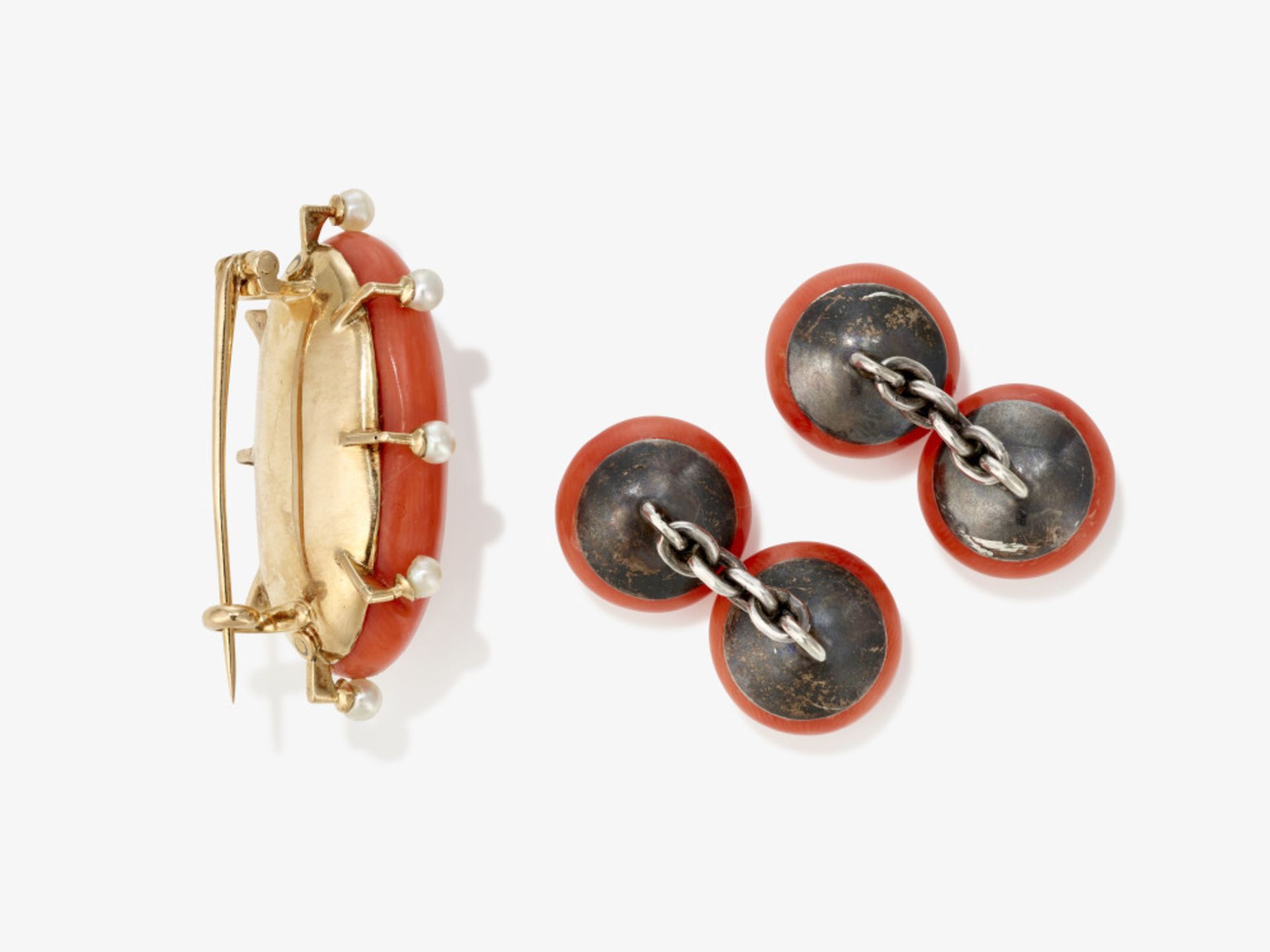 A coral brooch and a pair of coral cufflinks - Image 3 of 3