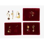 A pair of earrings and five single earrings with two loose earring pieces - Hellenistic, 4th - 2nd c