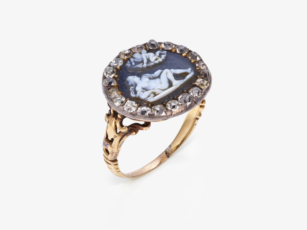 A ring with chalcedony gem depicting Cupid and Venus - Circa 1780