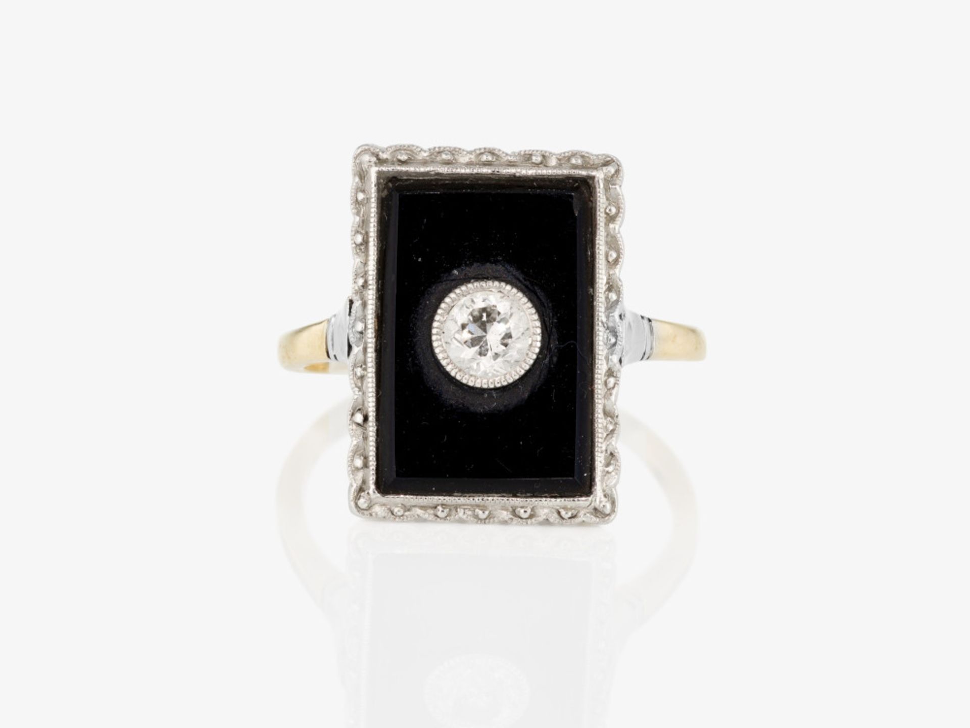 An Art Deco ring with a brilliant-cut diamond and onyx - Probably Germany, circa 1930 - Image 2 of 3