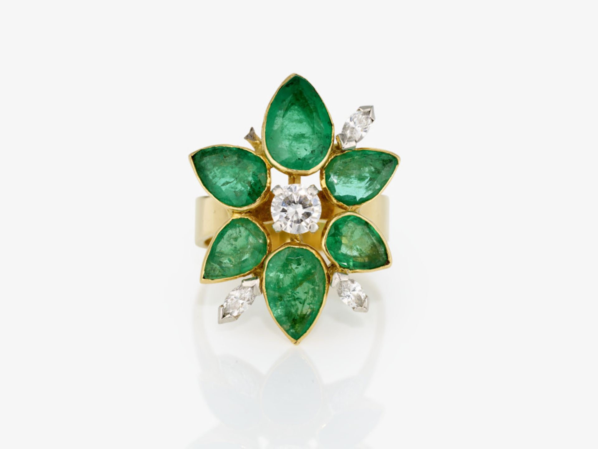 A ring with emeralds and diamonds - London, 1975, GRIMA - Image 2 of 3