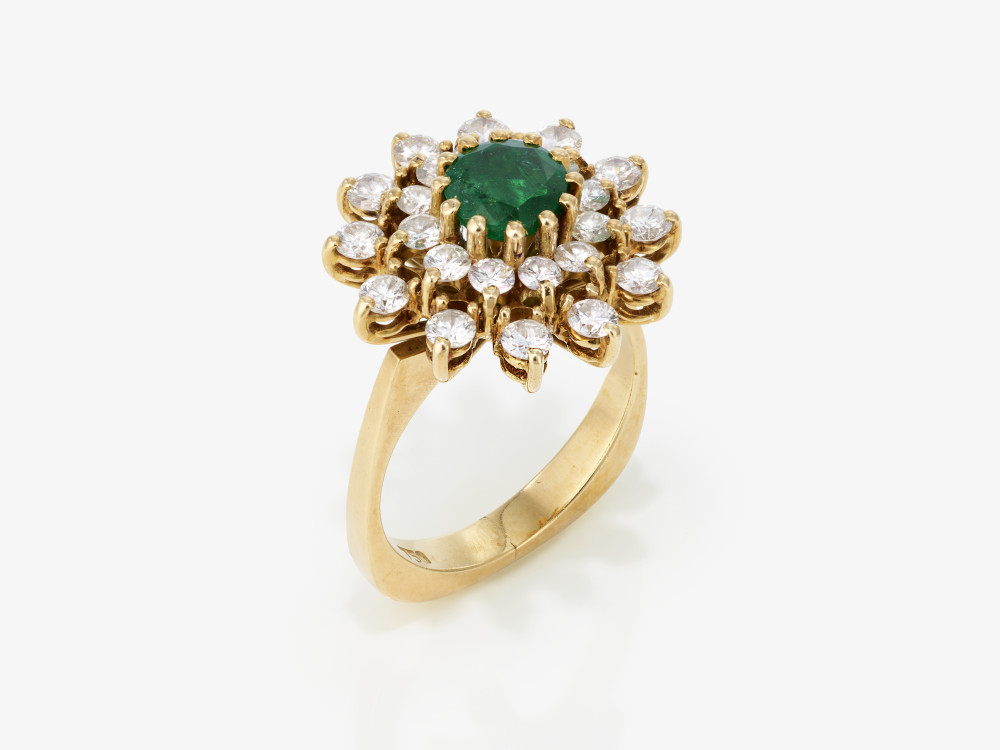 A double entourage ring with emerald and brilliant-cut diamonds - Germany, 1970s