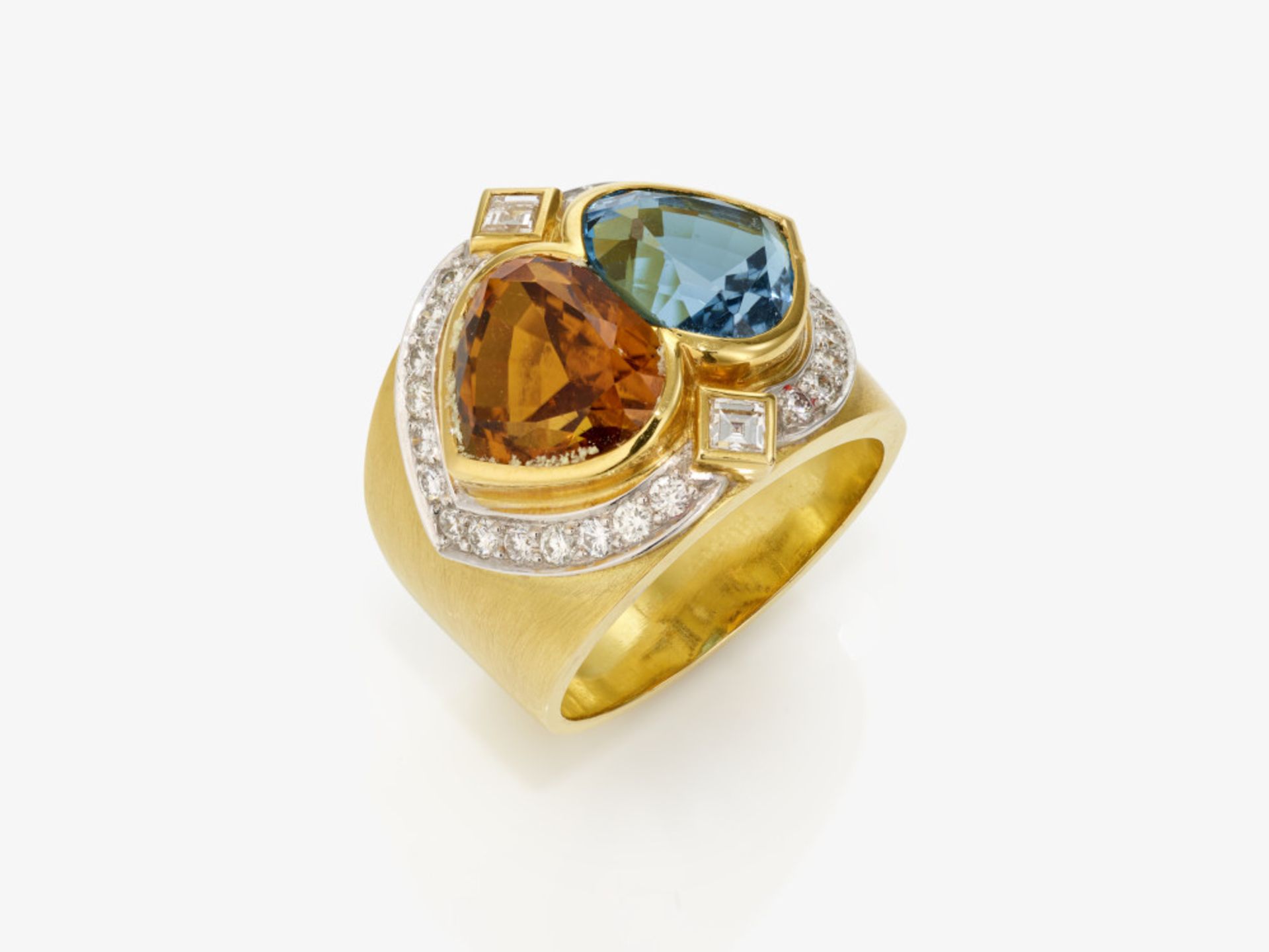 Ring mit cognacfarbenem Turmalin und blauem Topas