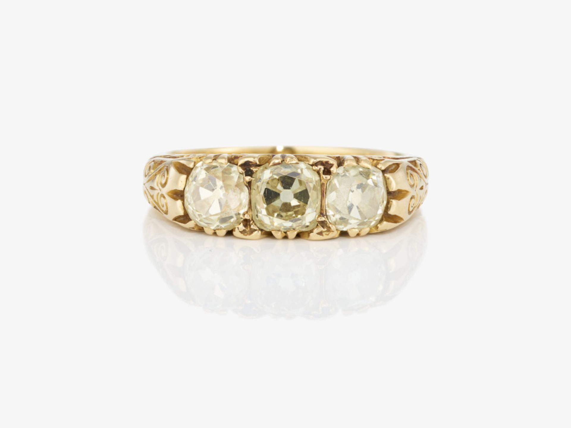 A Rivère ring with three slightly yellowish old-European-cut diamonds - Image 2 of 2