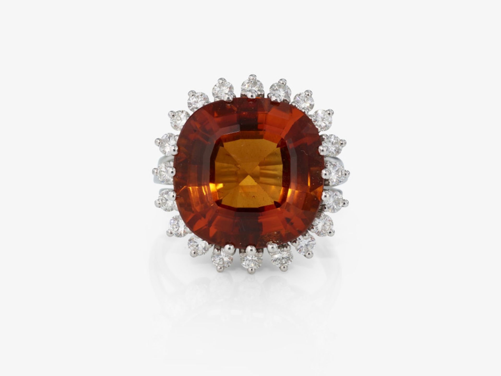 An entourage ring with a cognac-coloured citrine and brilliant-cut diamonds - Nuremberg, 1970s, Juwe - Image 2 of 2