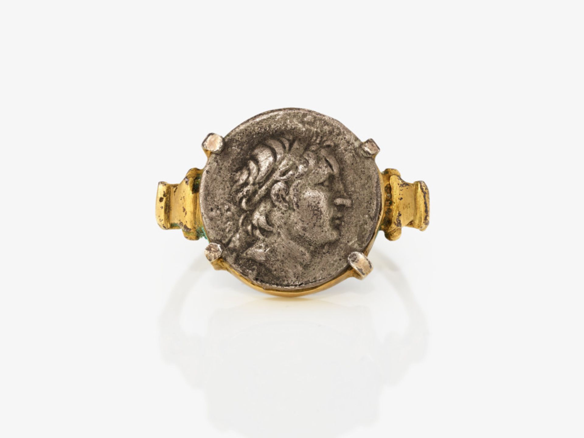 Four rings with antique silver coins / antique gems and a scarab - Silver coin: Ariarathes IV, 2nd - - Image 3 of 4