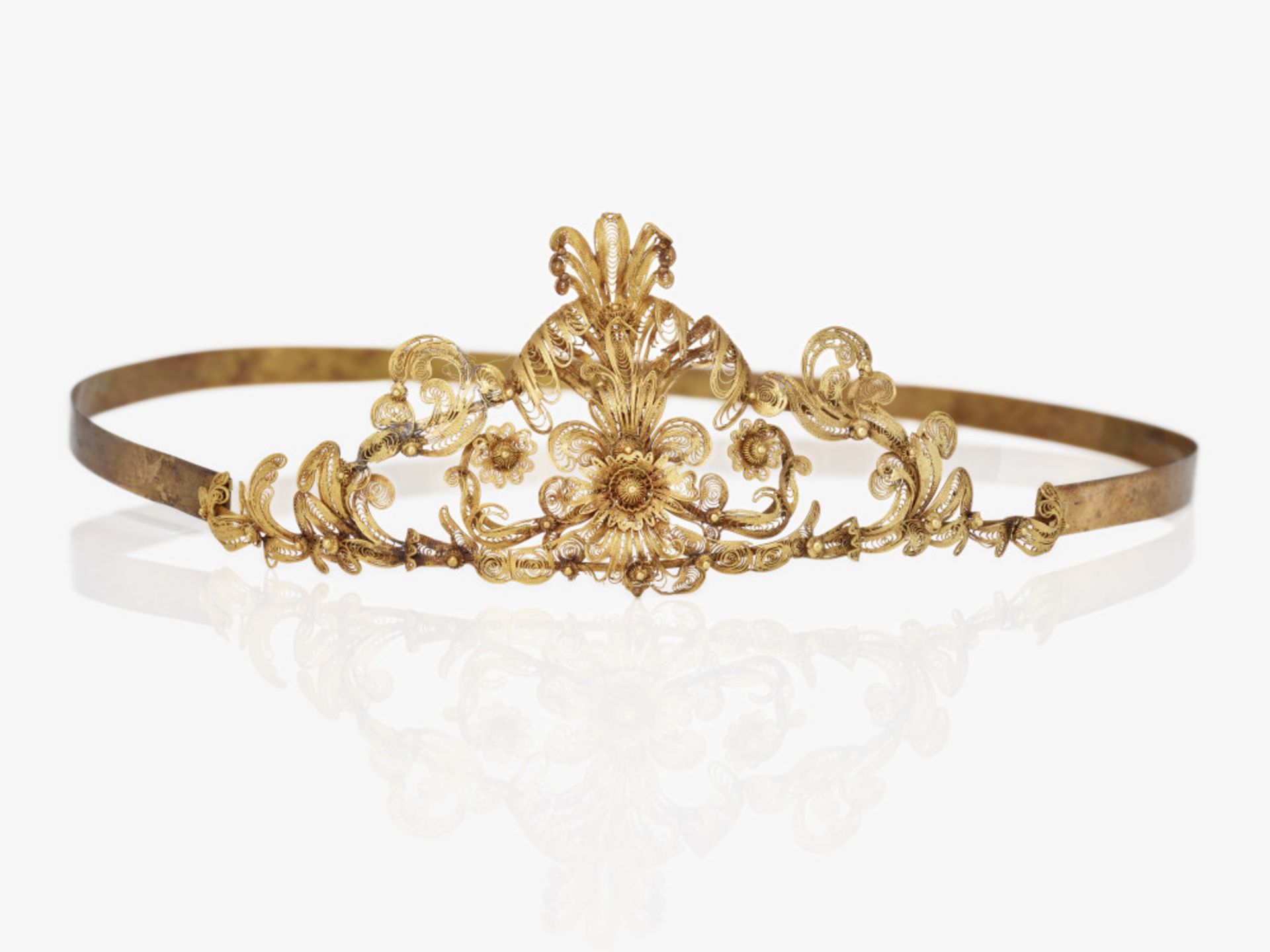 A rare tiara made of gold filigree (cannetille technique) - Probably Germany, circa 1810-1820 - Image 2 of 3