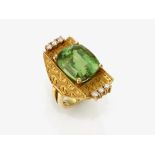 A ring with green tourmaline and brilliant-cut diamonds - Nuremberg, Juwelier SCHOTT