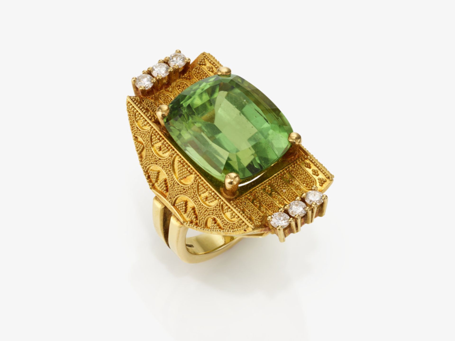 A ring with green tourmaline and brilliant-cut diamonds - Nuremberg, Juwelier SCHOTT