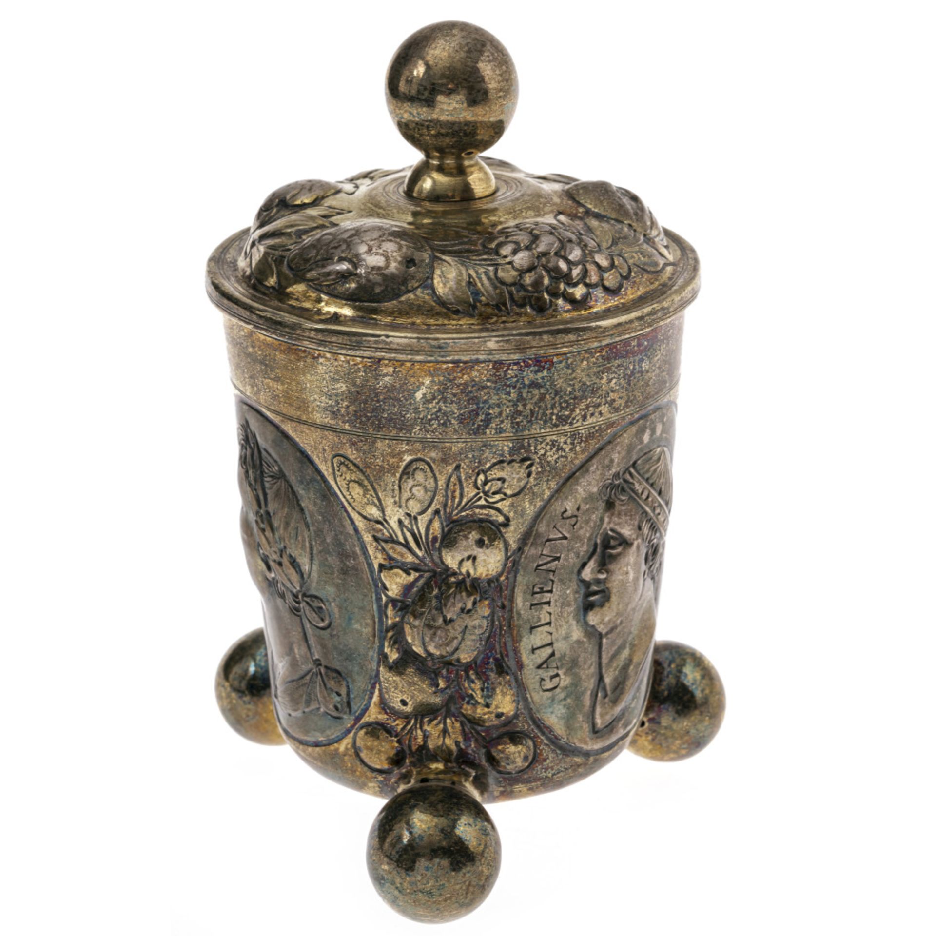 A beaker with cover on ball feet - Augsburg, circa 1688-1689, Cornelius Poppe - Image 3 of 4