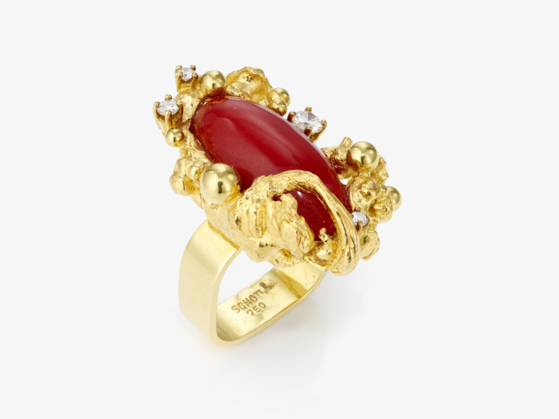 A ring with a Sardinian coral and brilliant-cut diamonds - Nuremberg, Juwelier SCHOTT