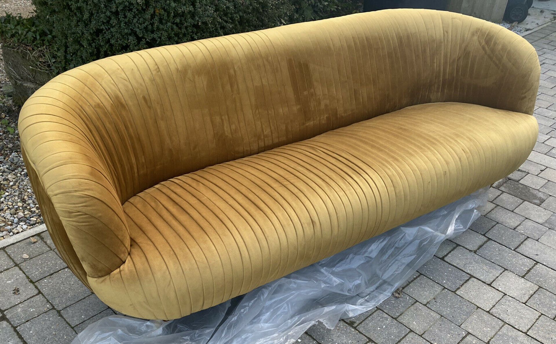 Valenza Sofa Gold Velvet, Antique Legs by Hudson Gallery - RRP Â£2,689.99 - Ex-Display!