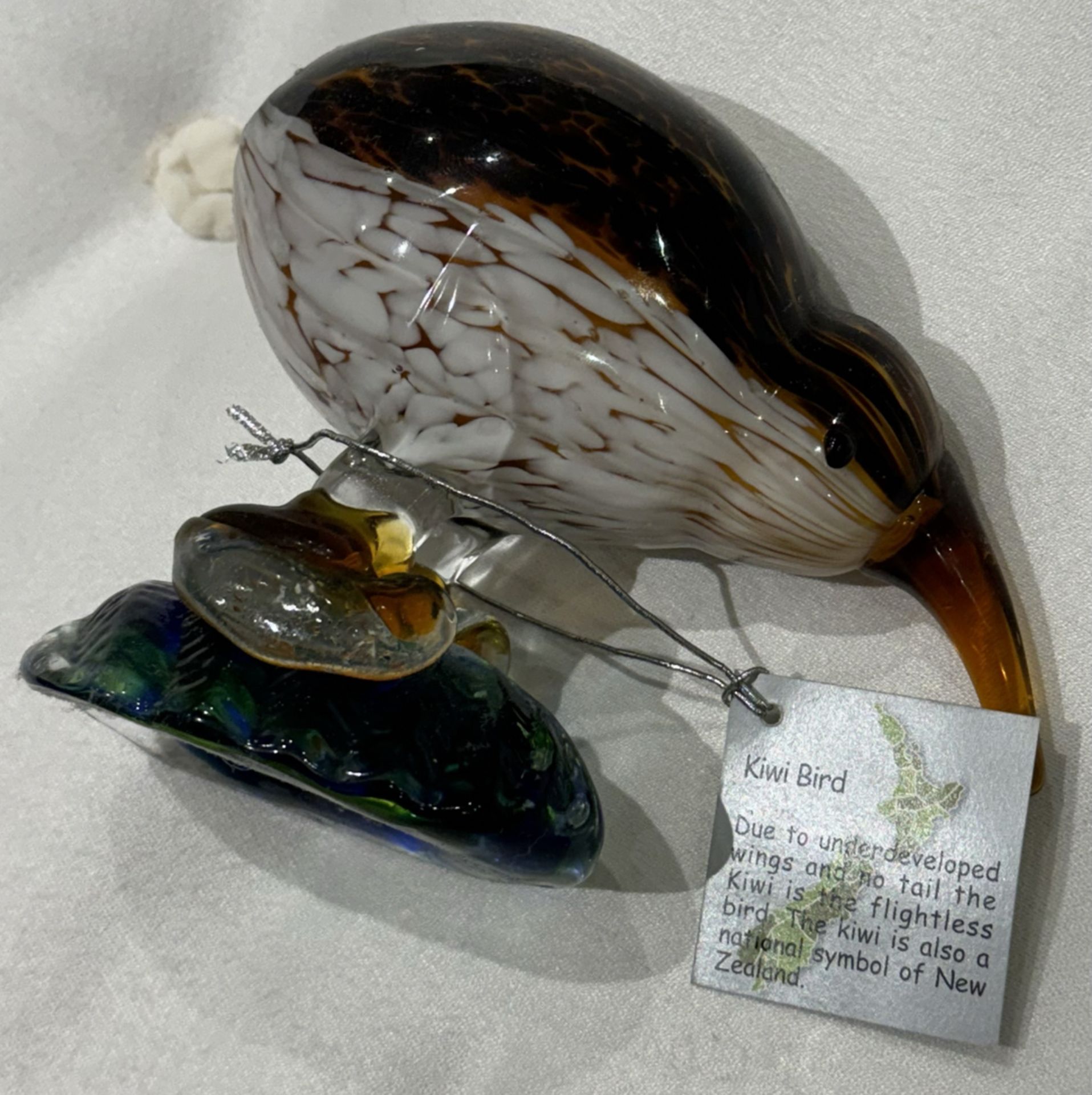 Kiwi Bird Glass Paperweight New Zealand - Brand New with Tag - Image 2 of 3