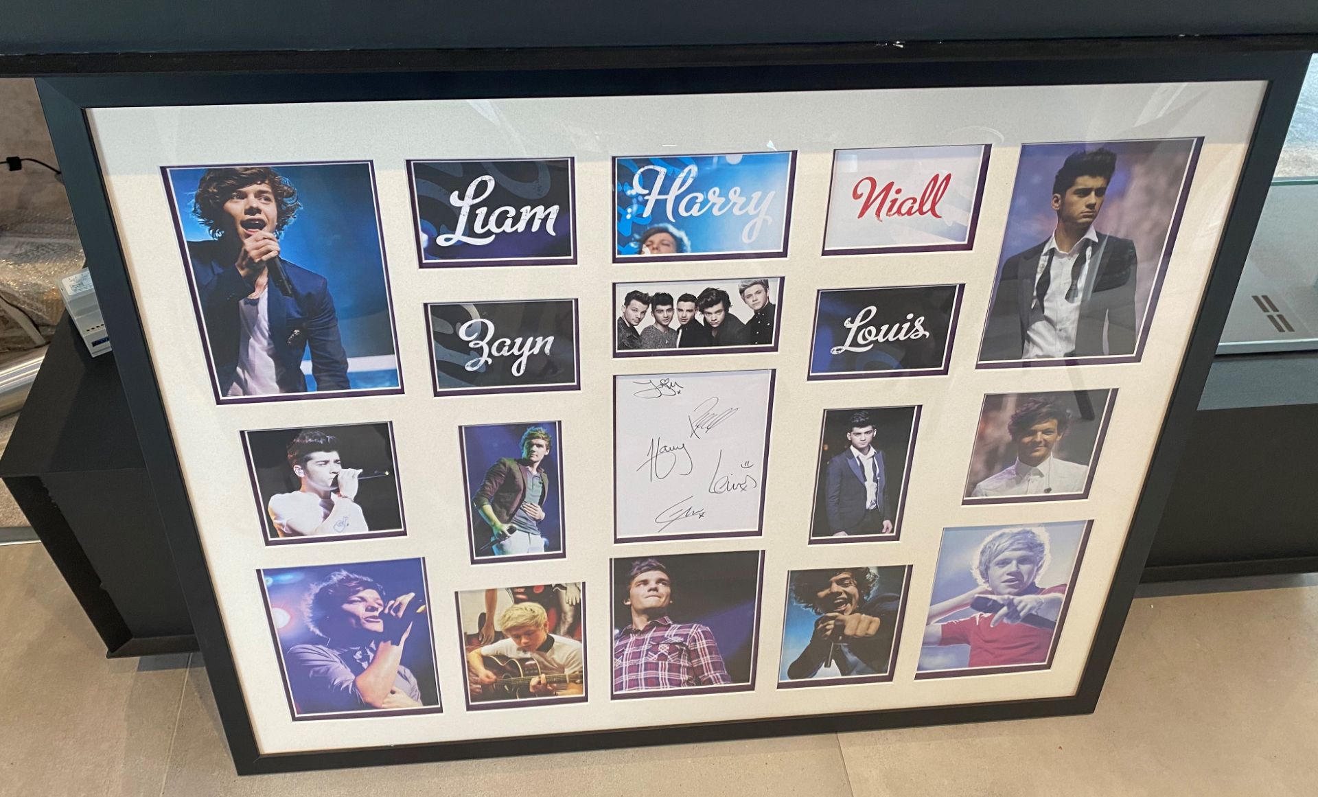 â€˜ONE DIRECTIONâ€™ HAND SIGNED PRESENTATION WITH COA - NO VAT! - Image 2 of 6