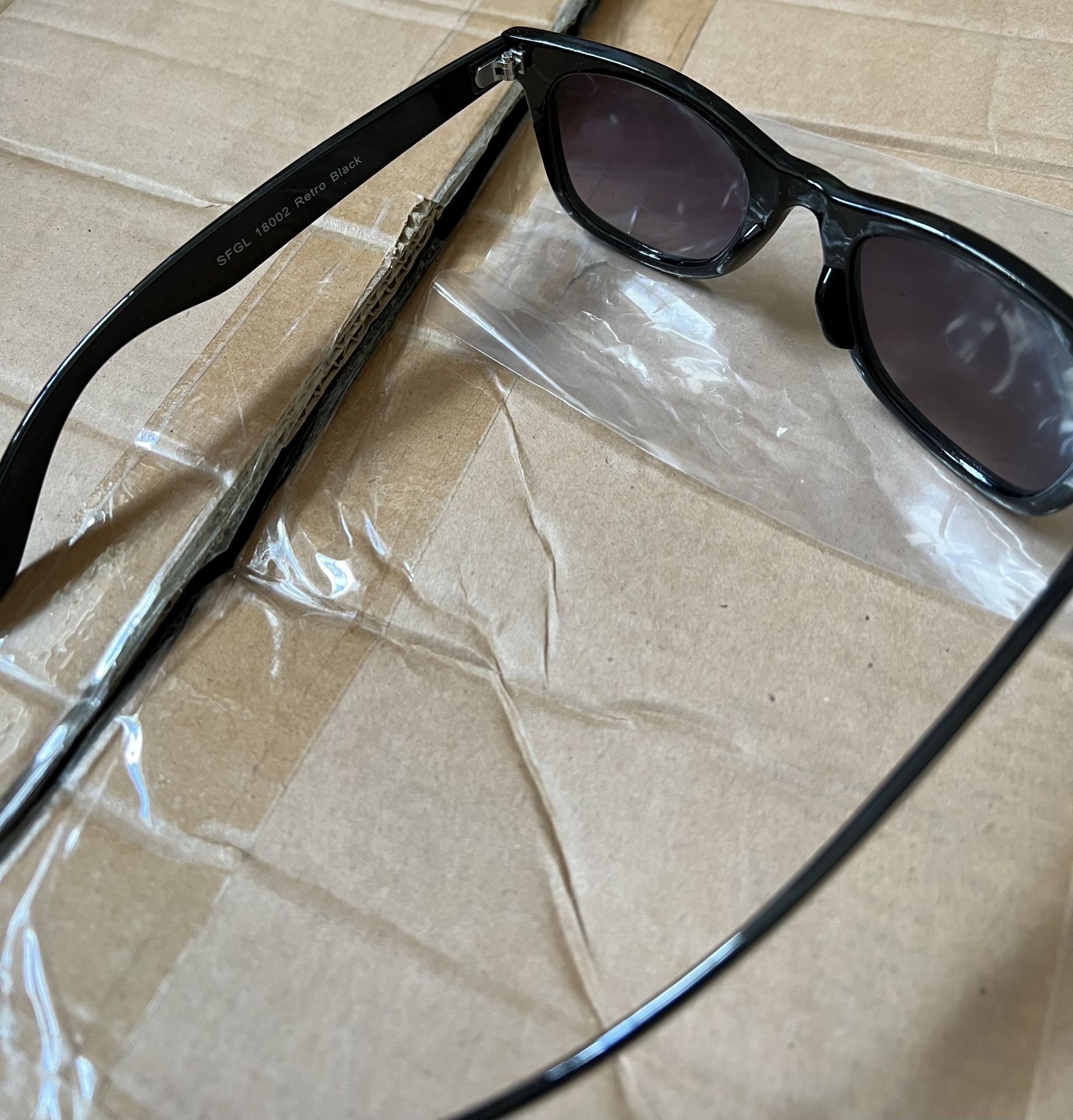 100 x Foster Grant Retro Sunglass in Black - (NEW) - RRP Â£878+ ! - Bild 6 aus 7