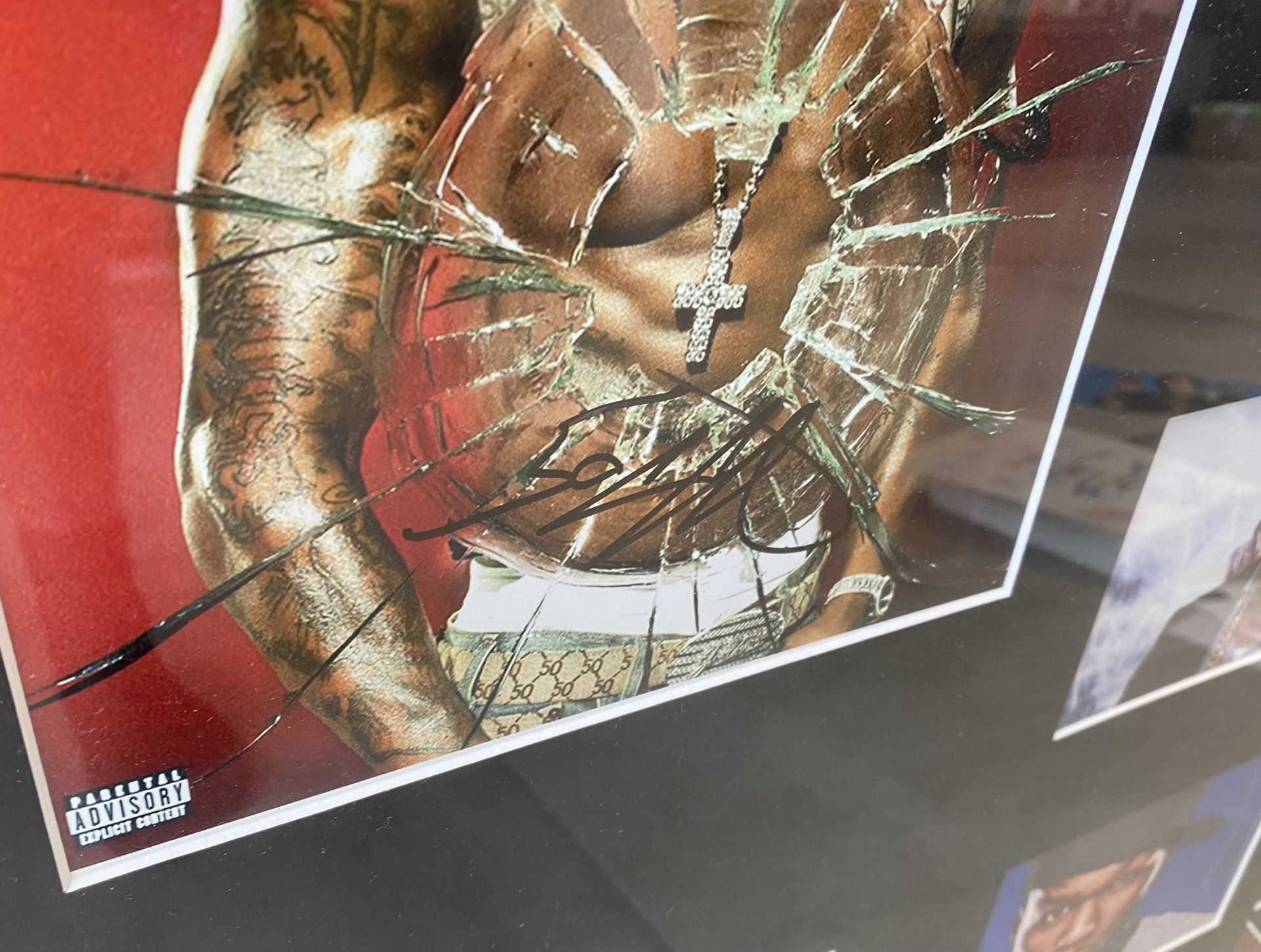 HAND SIGNED PRESENTATION BY â€™50 CENTâ€™ WITH COA - NO VAT! - Image 5 of 7