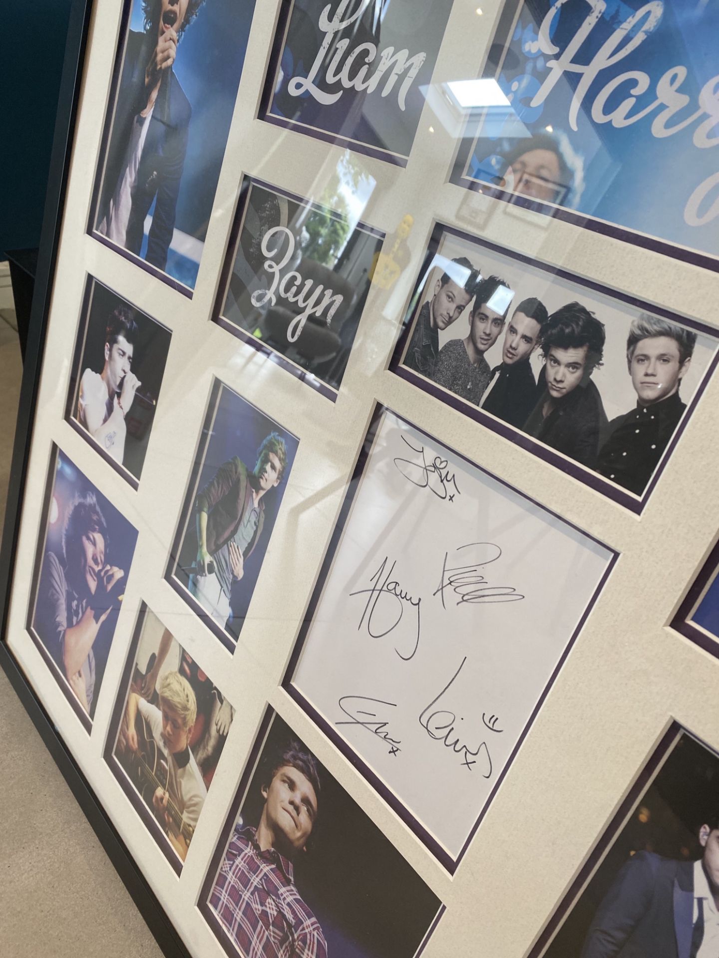 â€˜ONE DIRECTIONâ€™ HAND SIGNED PRESENTATION WITH COA - NO VAT! - Image 4 of 6