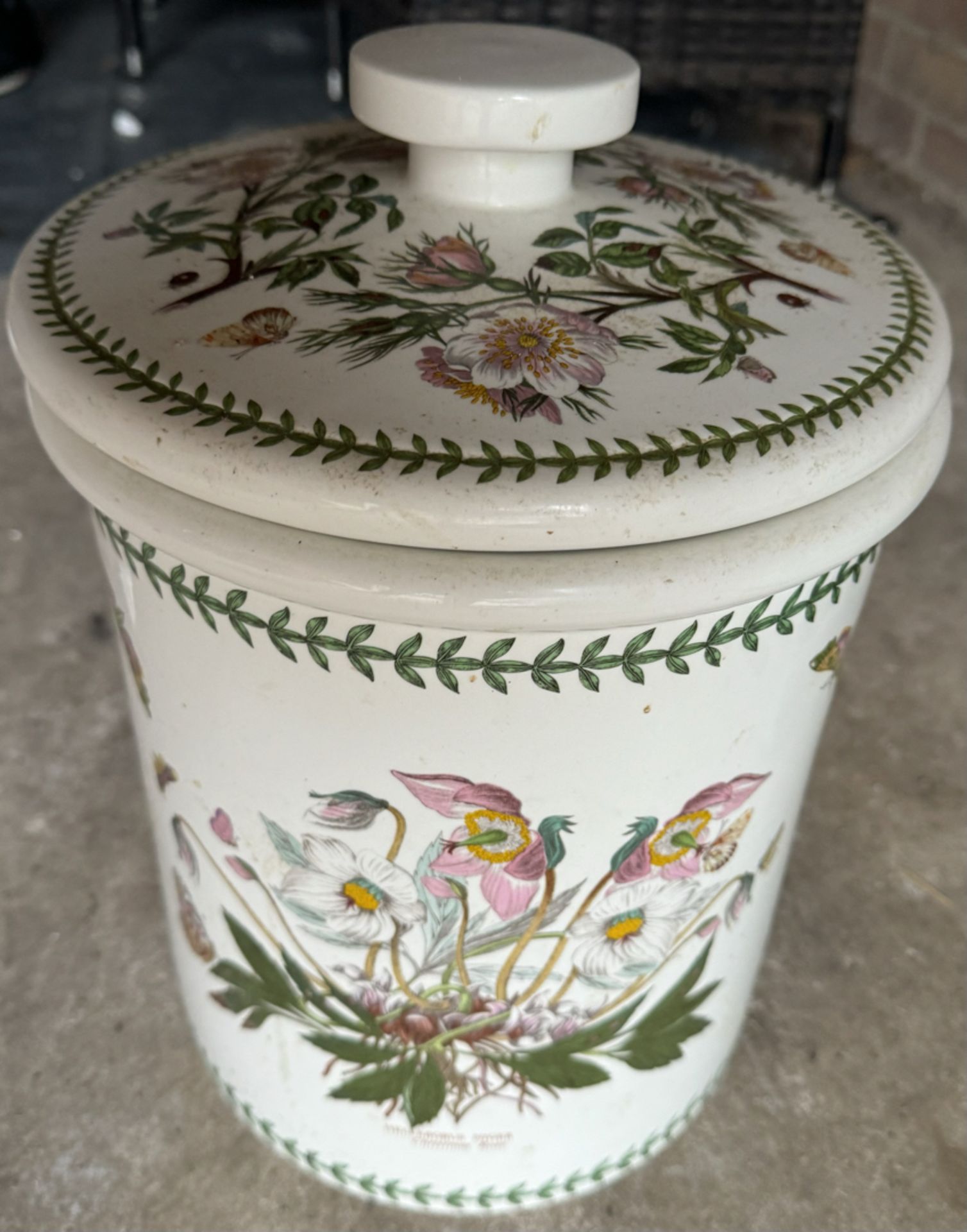 20th Century Ceramics: Portmeirion "Botanic Garden" Wild Rose Bread Bin - Image 2 of 3