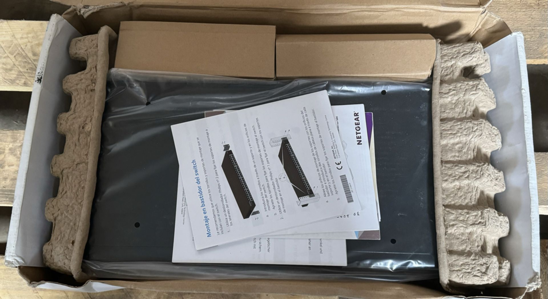 Netgear GS348 - New & Boxed, Damaged Box - RRP Â£280 - Bild 3 aus 5