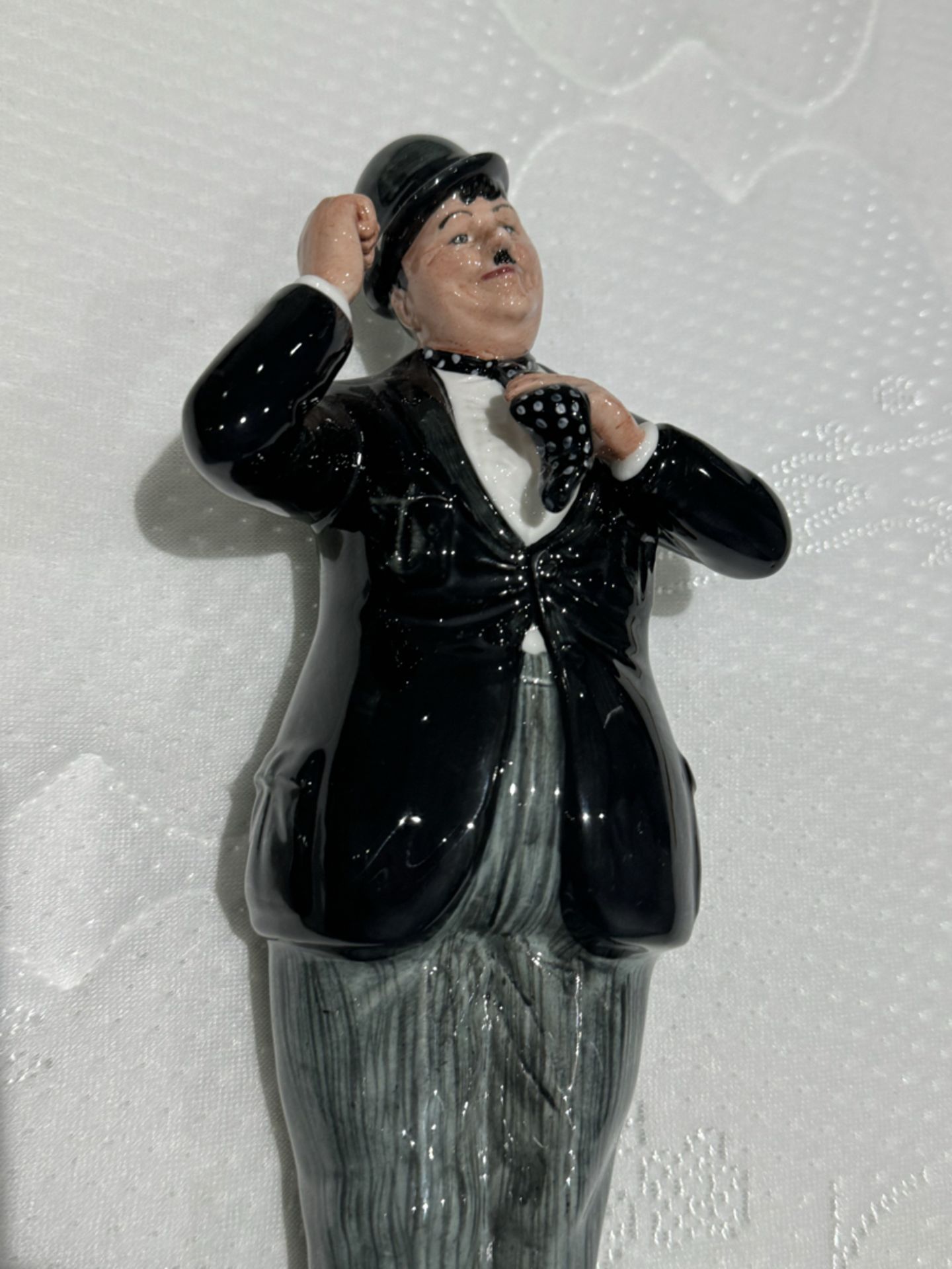 Limited Edition Royal Doulton 'Oliver Hardy' - HN 2775 - Ltd Edition of 9500 - Fine China - Image 2 of 3