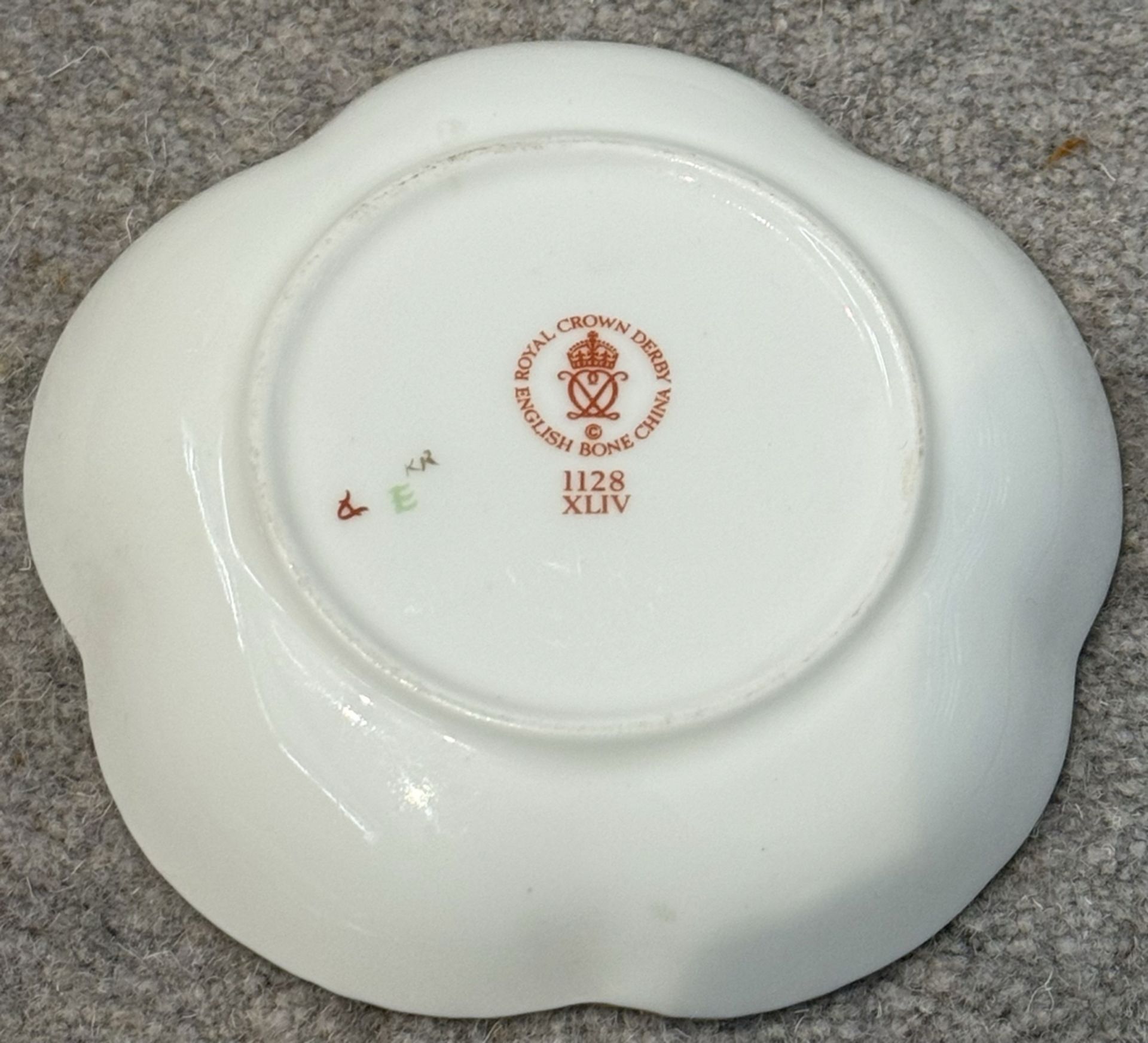 Royal Crown Derby Imari Petal Pin Dish 1128 - Image 2 of 2