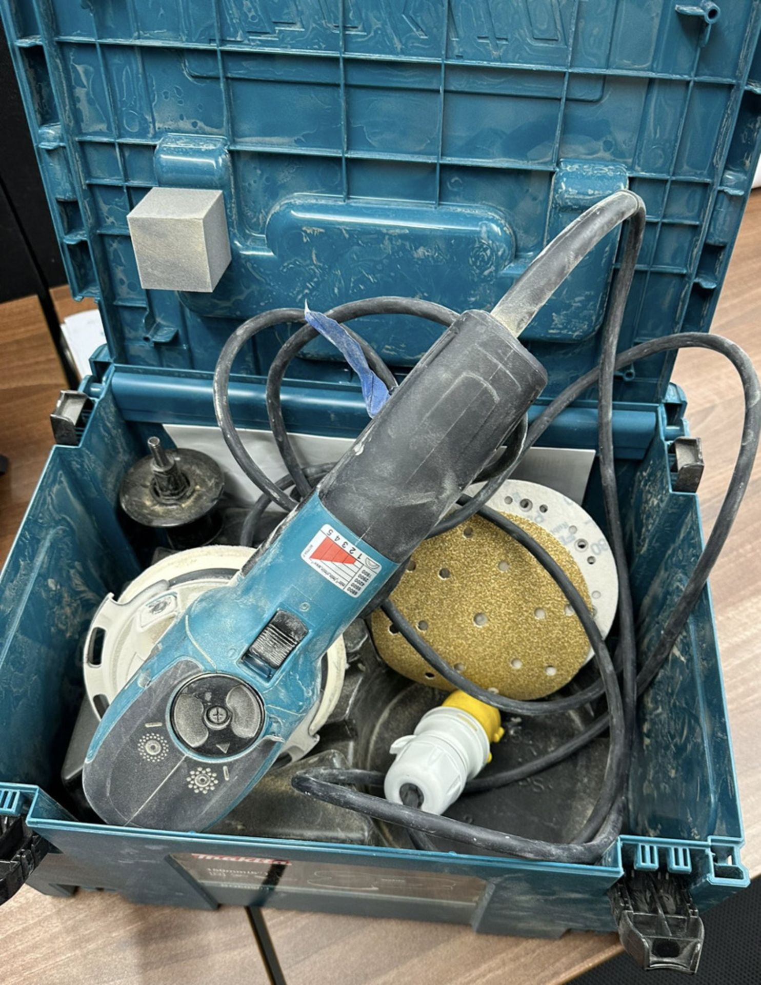 Makita BO6050J 150MM Electric Random Orbit Sander with Carry Case - Tested and working - NO VAT ! - Image 2 of 3