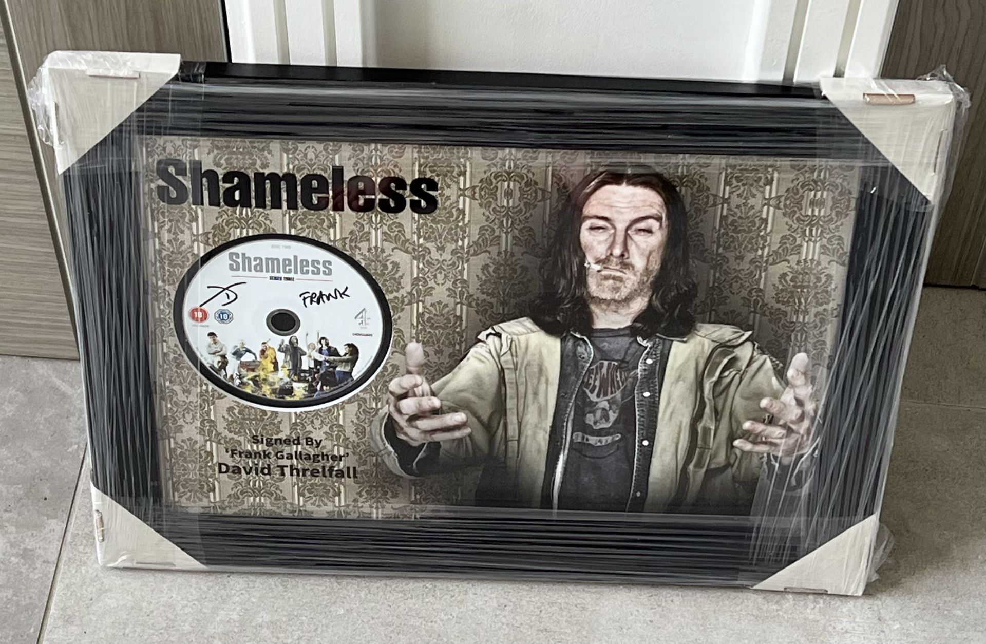 Shamelessâ€™ Framed DVD Presentation Signed by David Threlfall as â€˜Frank Gallagherâ€™ with COA - N - Image 3 of 4