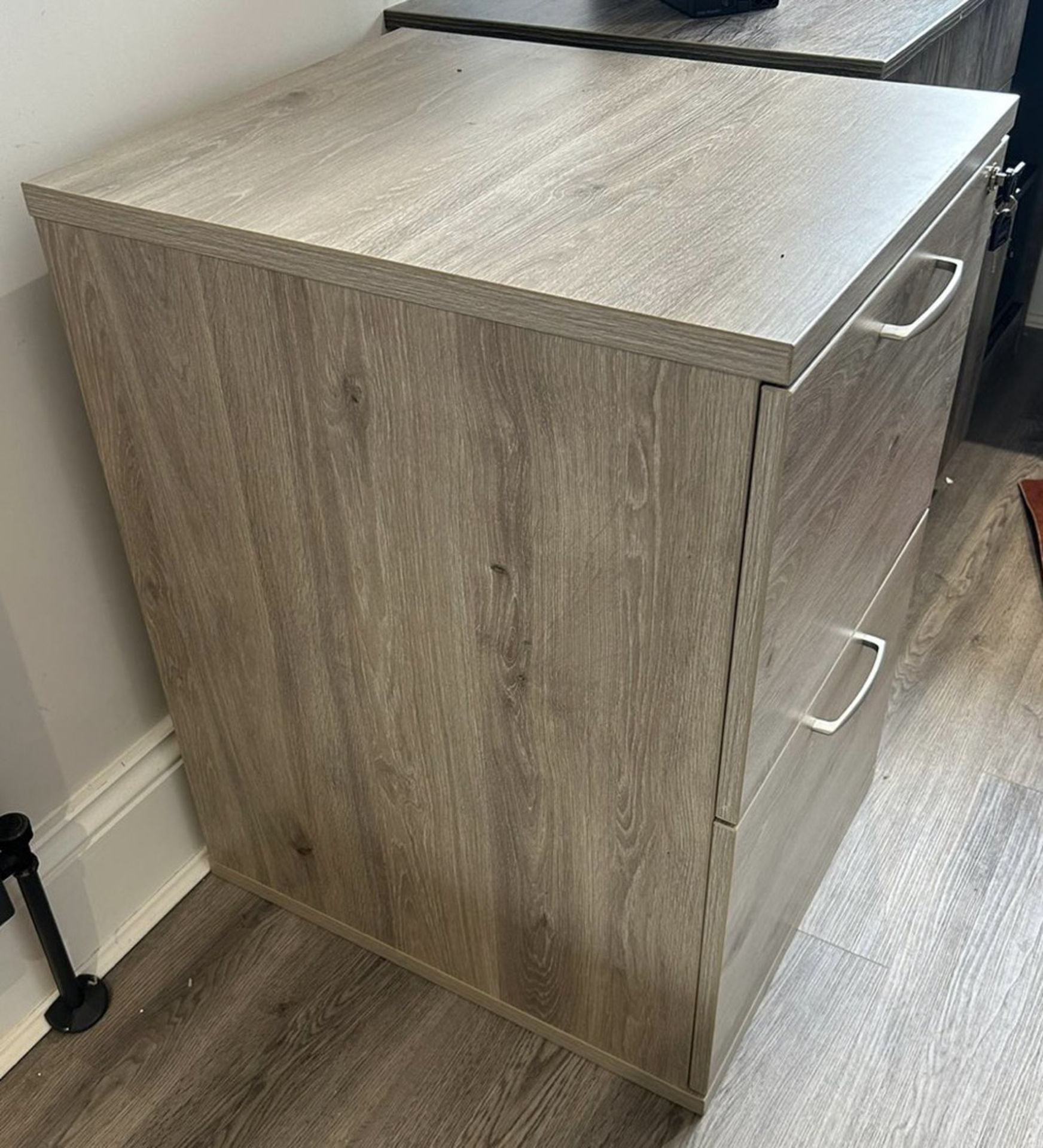 Grey Oak 2 Drawer Filing Cabinet with Lock and Key - Condition As New  -   NO VAT! - Image 3 of 4