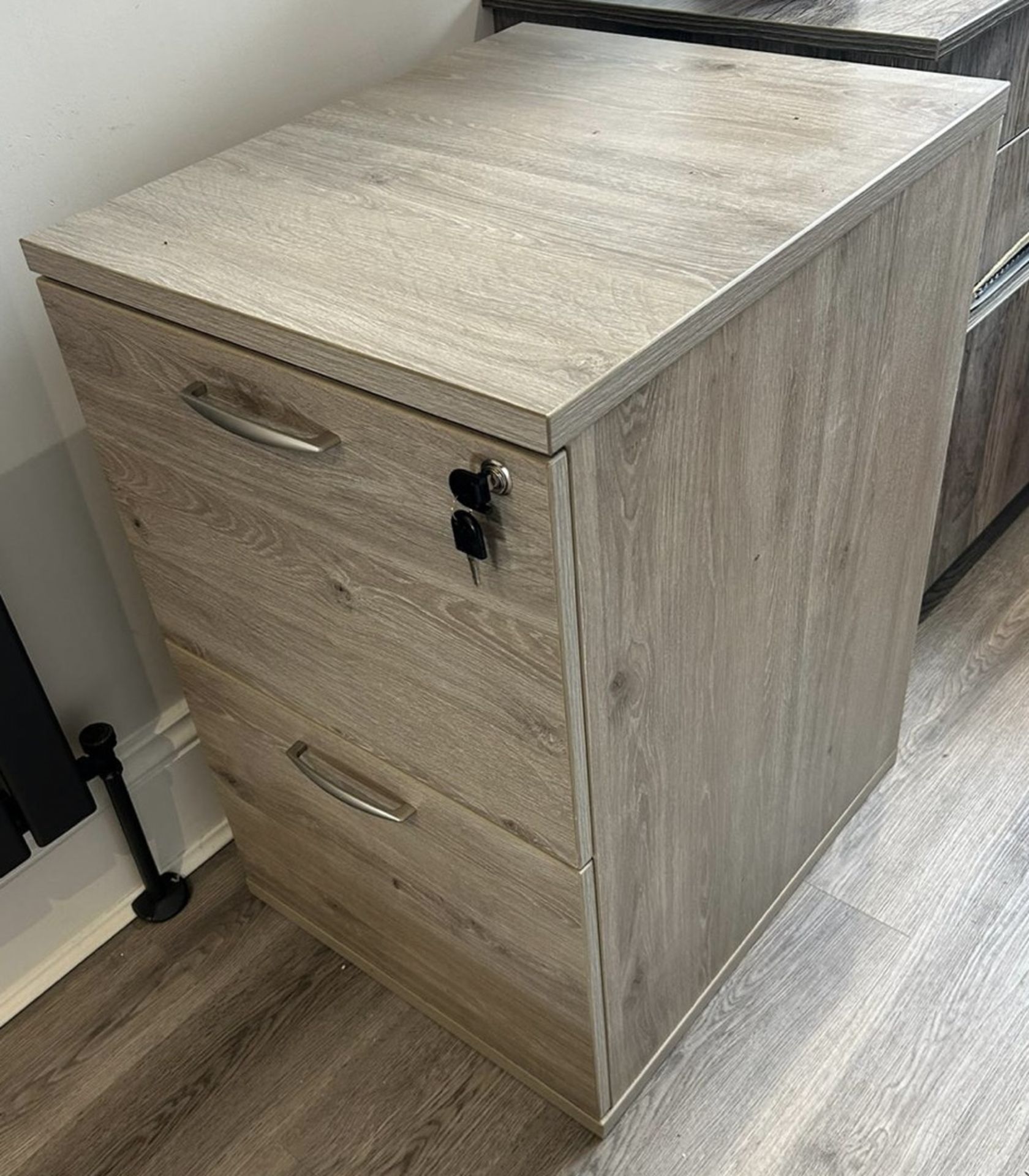 Grey Oak 2 Drawer Filing Cabinet with Lock and Key - Condition As New  -   NO VAT! - Image 2 of 4