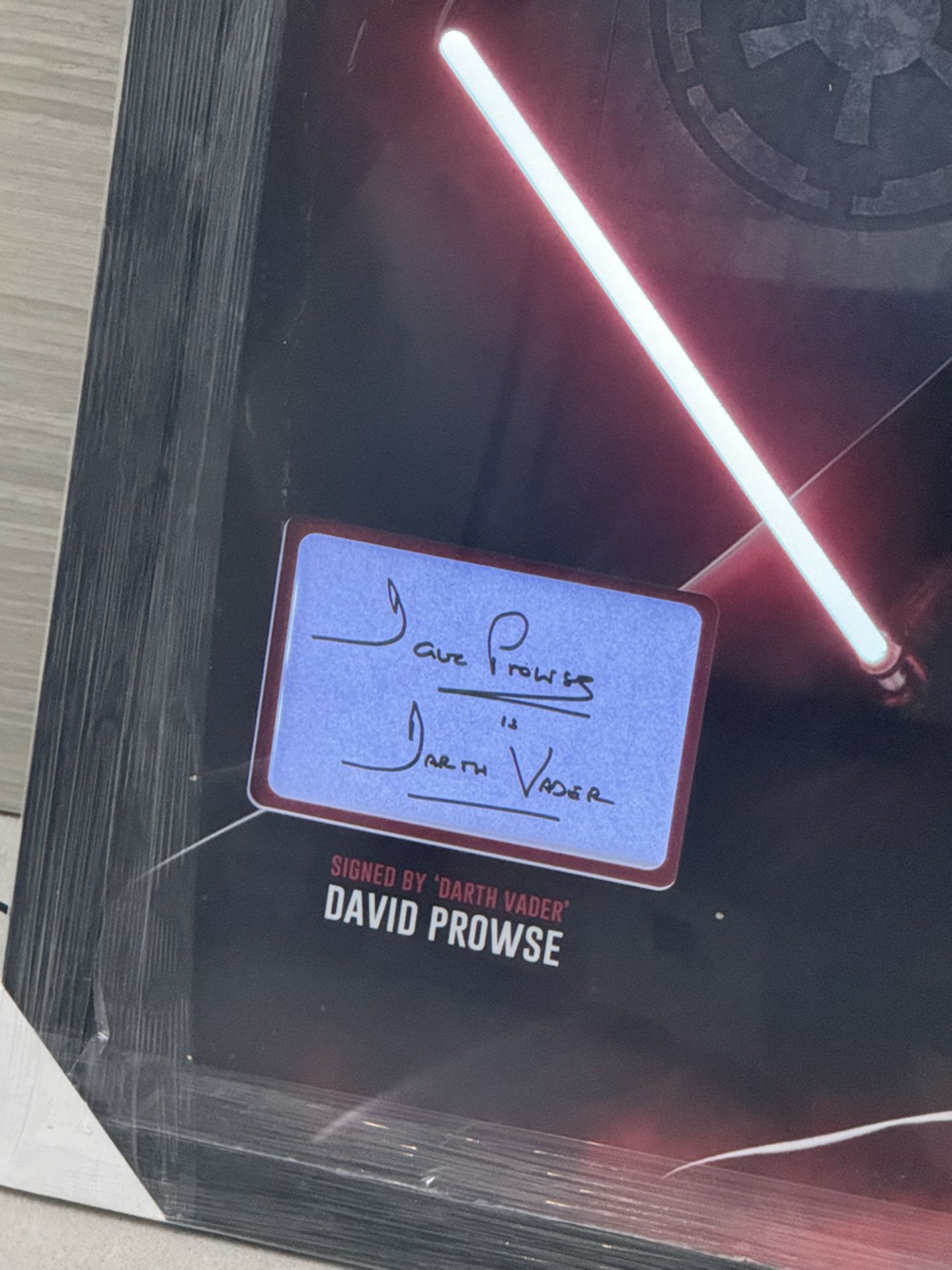 STAR WARS PRESENTATION, HAND SIGNED BY DAVID PROWSE 'DARTH VADER' - LED LIGHT SABER & COA - NO VAT ! - Image 2 of 5