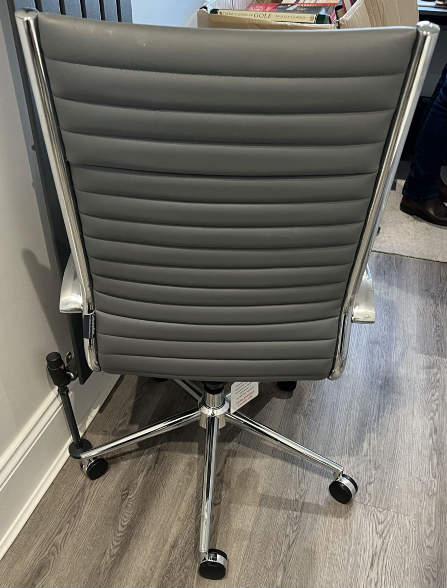 Abbey Medium Back Leather Office Chair - Perfect Condition - https://www.officefurnitureonline.co.uk - Image 4 of 6