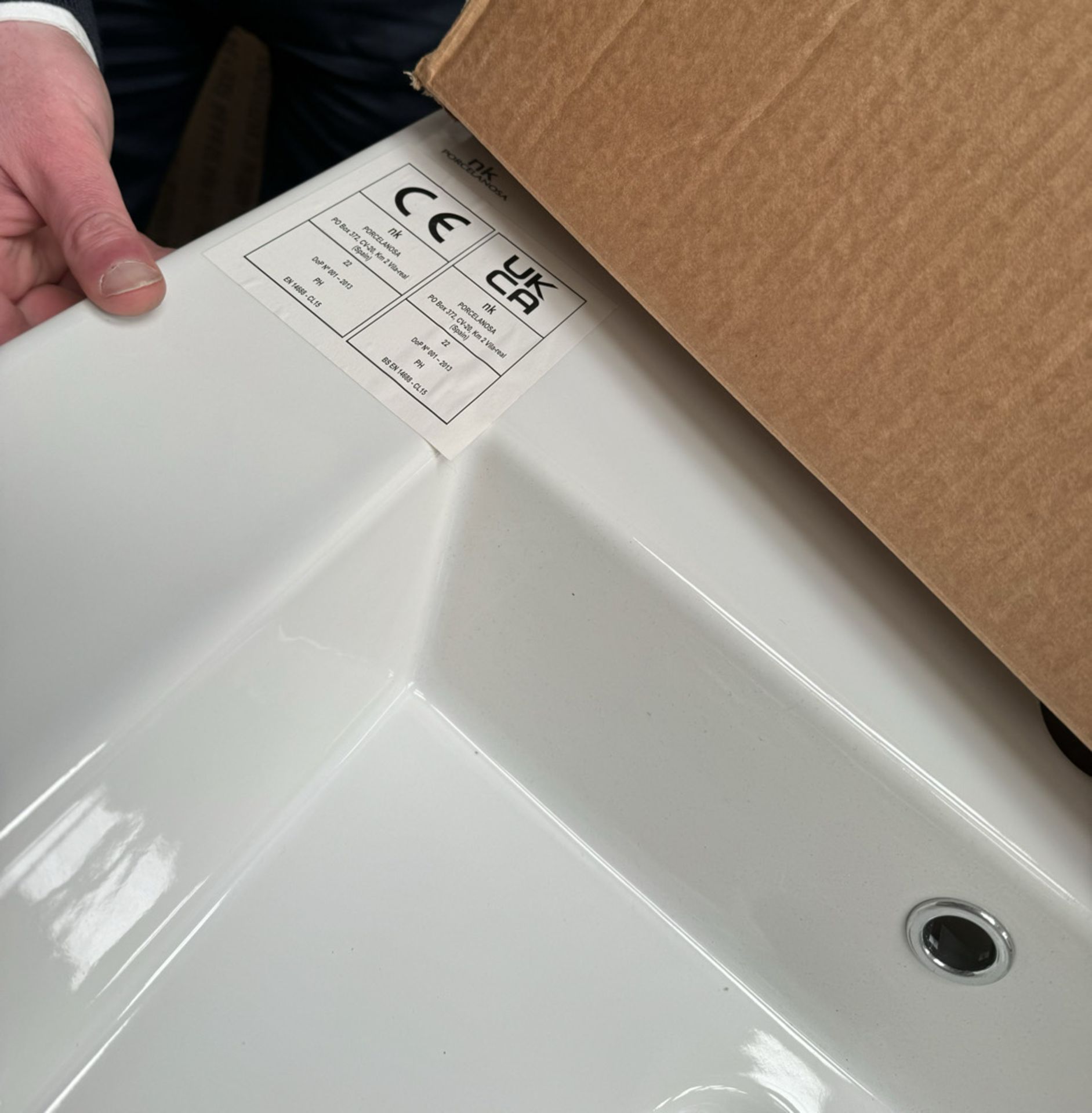 PORCELANOSA NOKEN Marne White 60cm Wall Hung Basin - New, but open box  BIG RRP - NO VAT! - Bild 5 aus 6