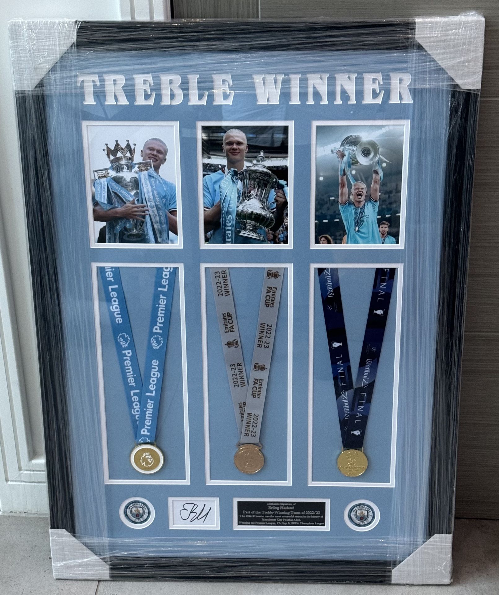 MANCHESTER CITY PRESENTATION, HAND SIGNED BY â€˜ERLING HAALANDâ€™ WITH MEDALS & COA - NO VAT !