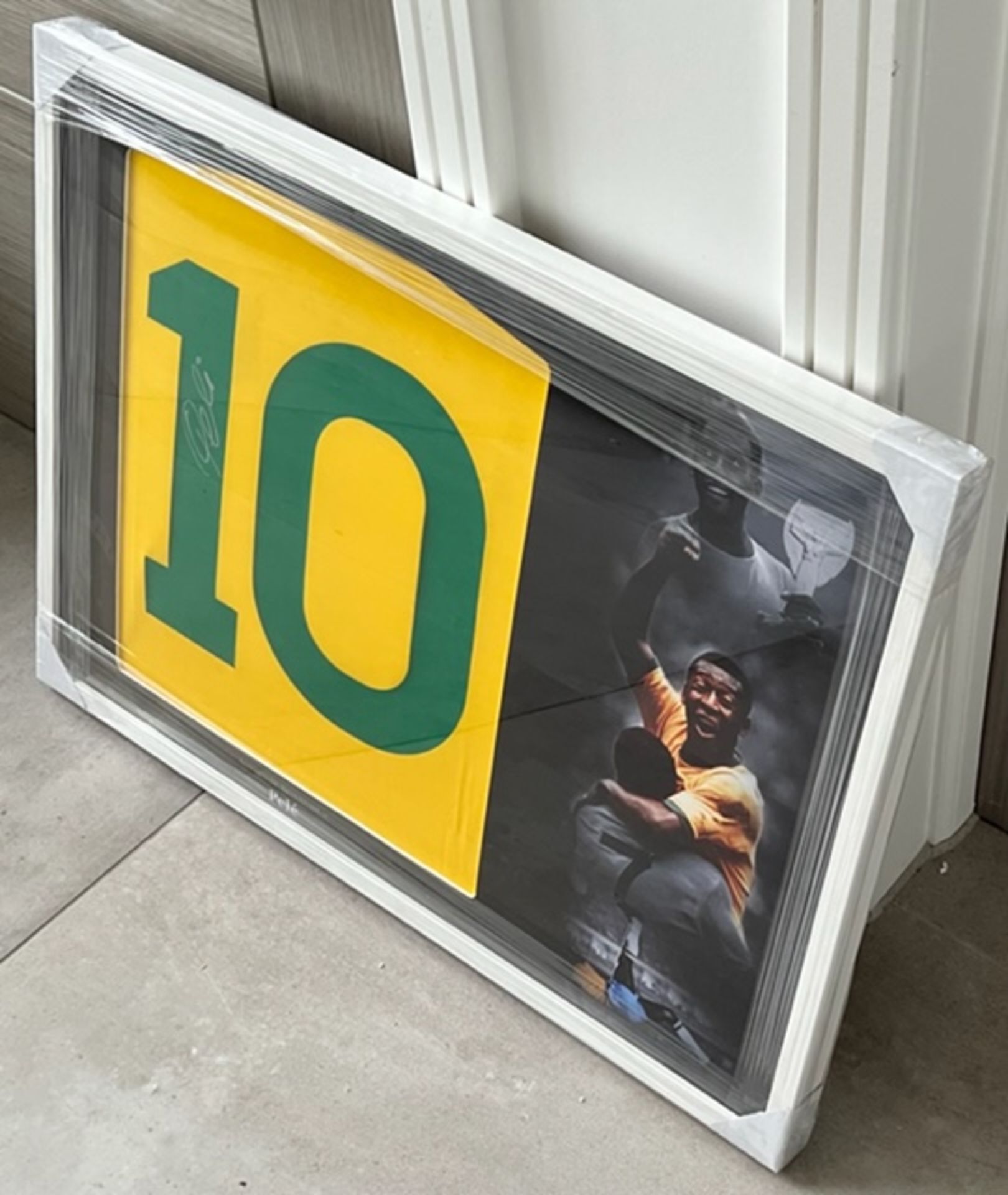 HAND SIGNED, BEAUTIFULLY FRAMED â€˜PELEâ€™ SHIRT WITH COA - NO VAT! - Image 3 of 6