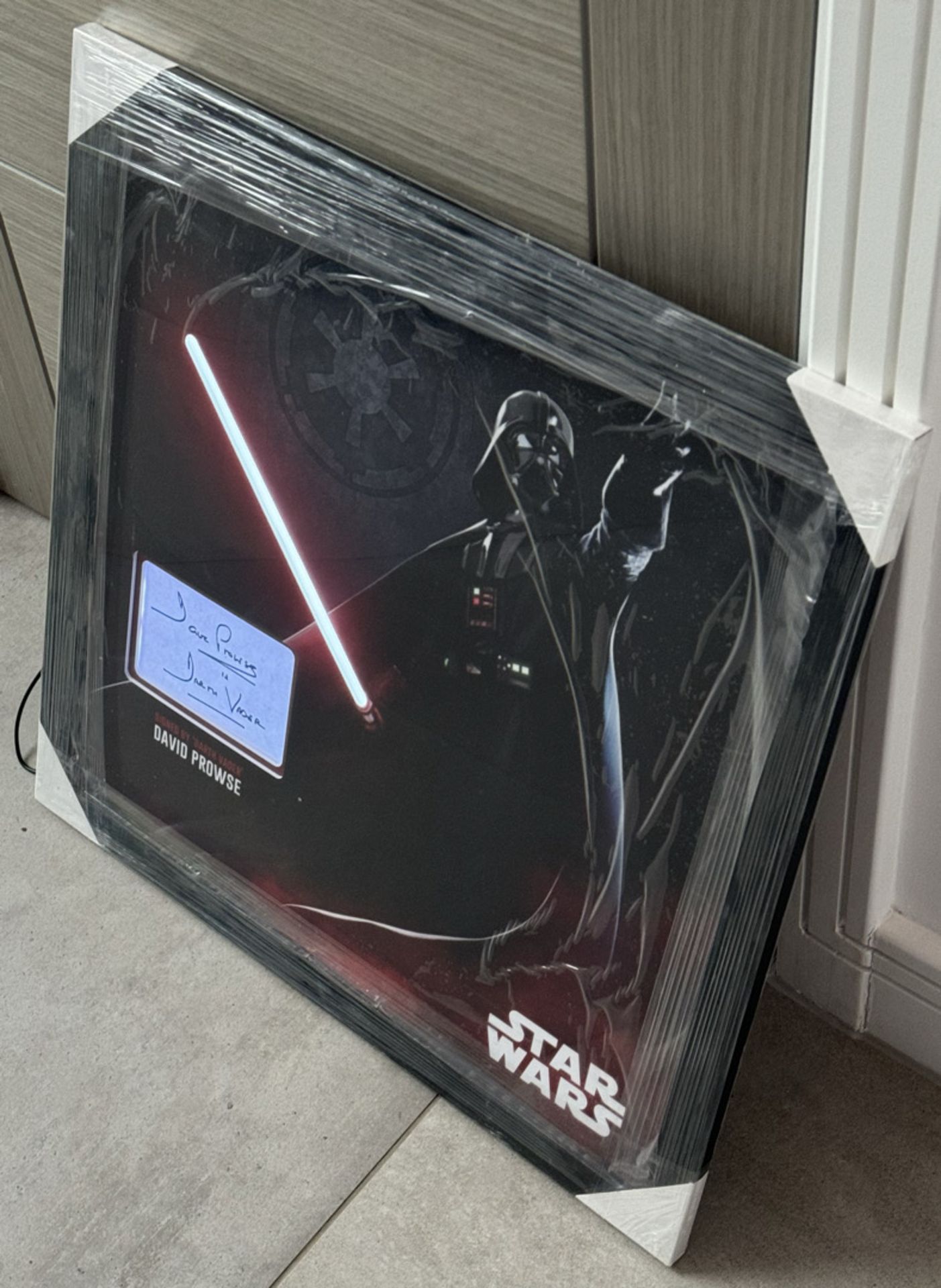 STAR WARS PRESENTATION, HAND SIGNED BY DAVID PROWSE 'DARTH VADER' - LED LIGHT SABER & COA - NO VAT ! - Image 3 of 5