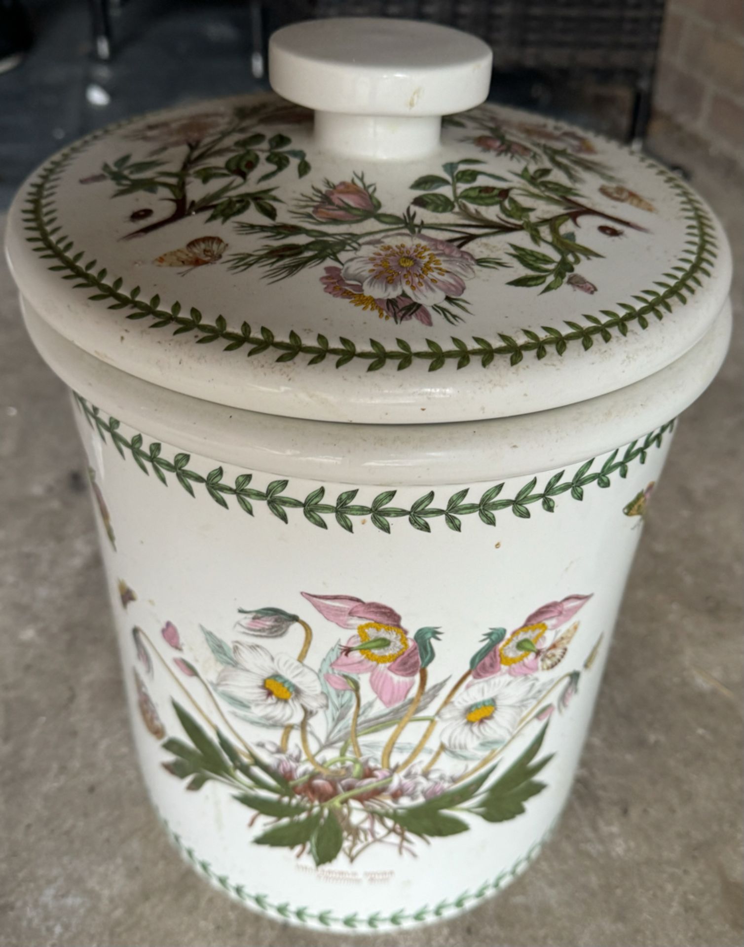 20th Century Ceramics: Portmeirion "Botanic Garden" Wild Rose Bread Bin - NO VAT ! - Bild 2 aus 3